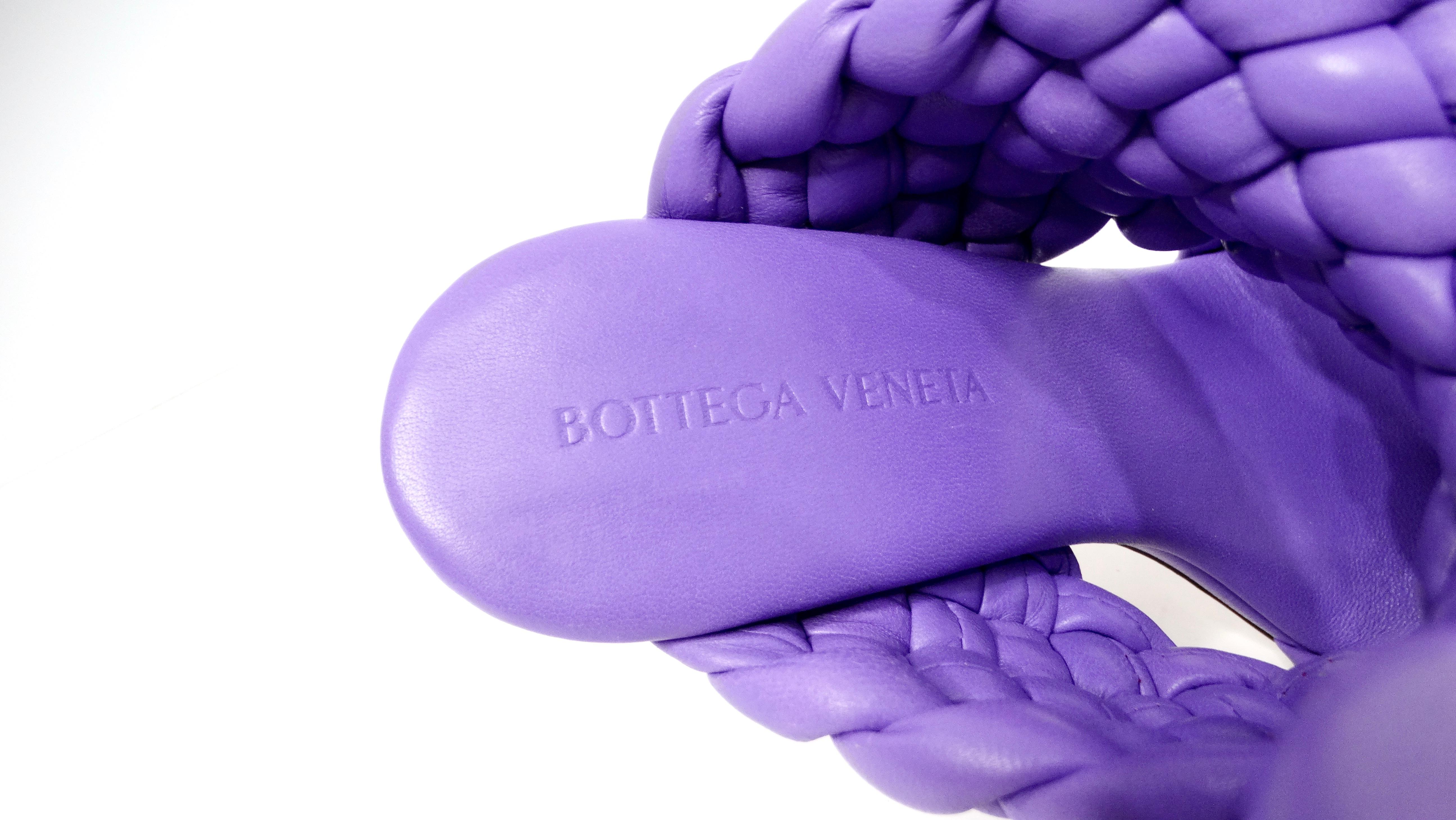 Bottega Veneta Sandalias de napa morada Twisted Padded Intrecciato Curve Slide en Bueno estado para la venta en Scottsdale, AZ