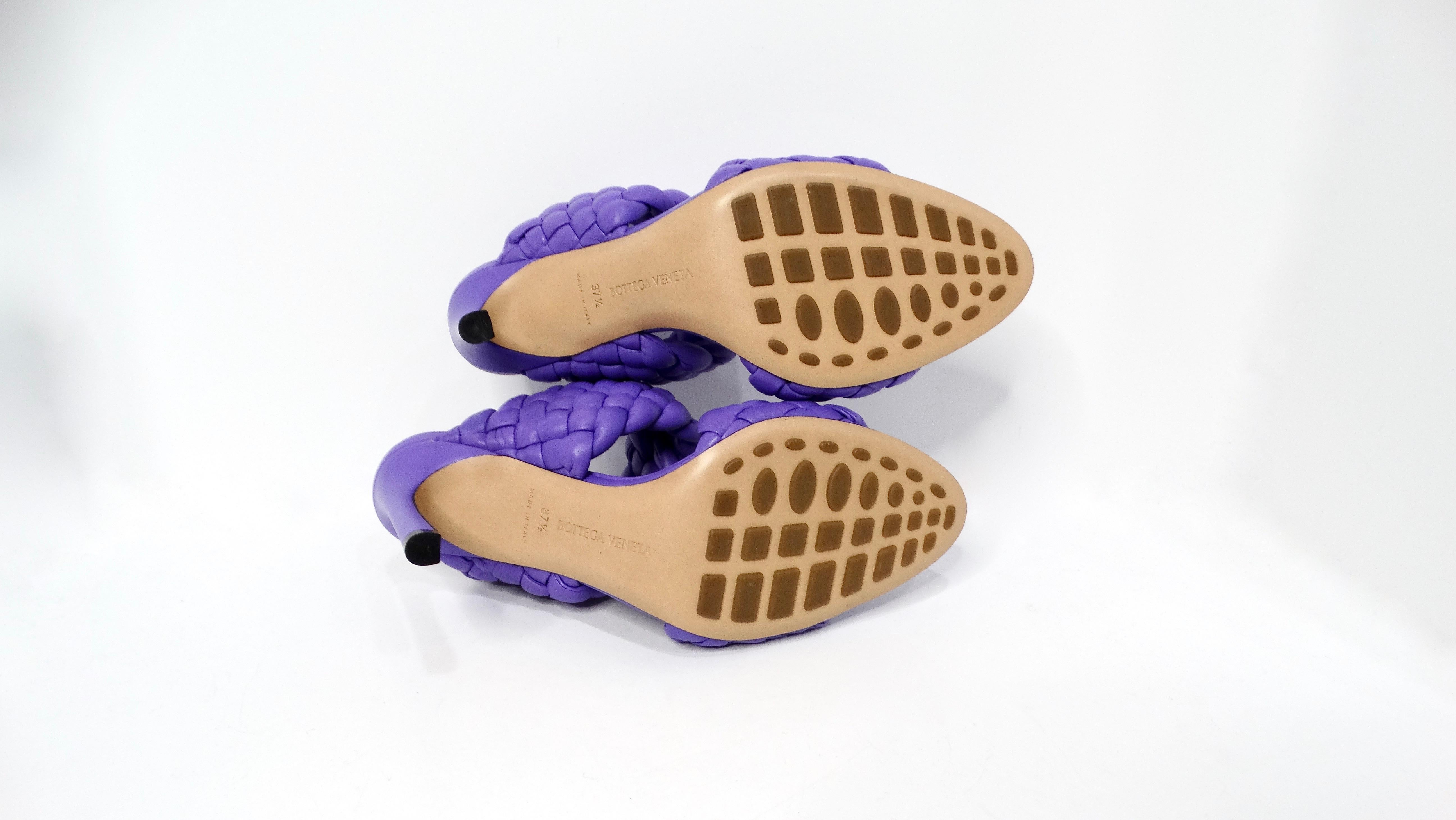 Bottega Veneta Sandalias de napa morada Twisted Padded Intrecciato Curve Slide en venta 2