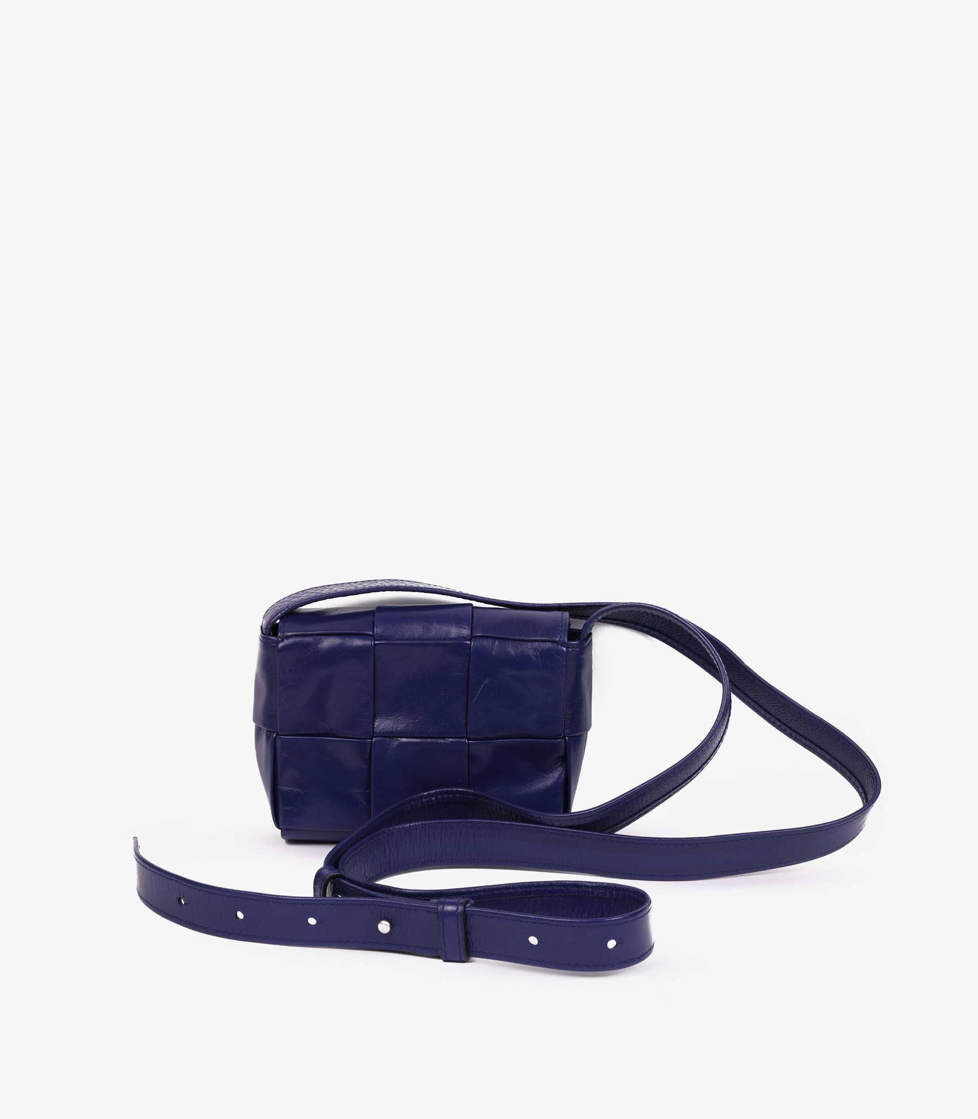 Noir Bottega Veneta Purple Shiny Aged Maxi Intrecciato Woven Calfskin Leather Candy C en vente
