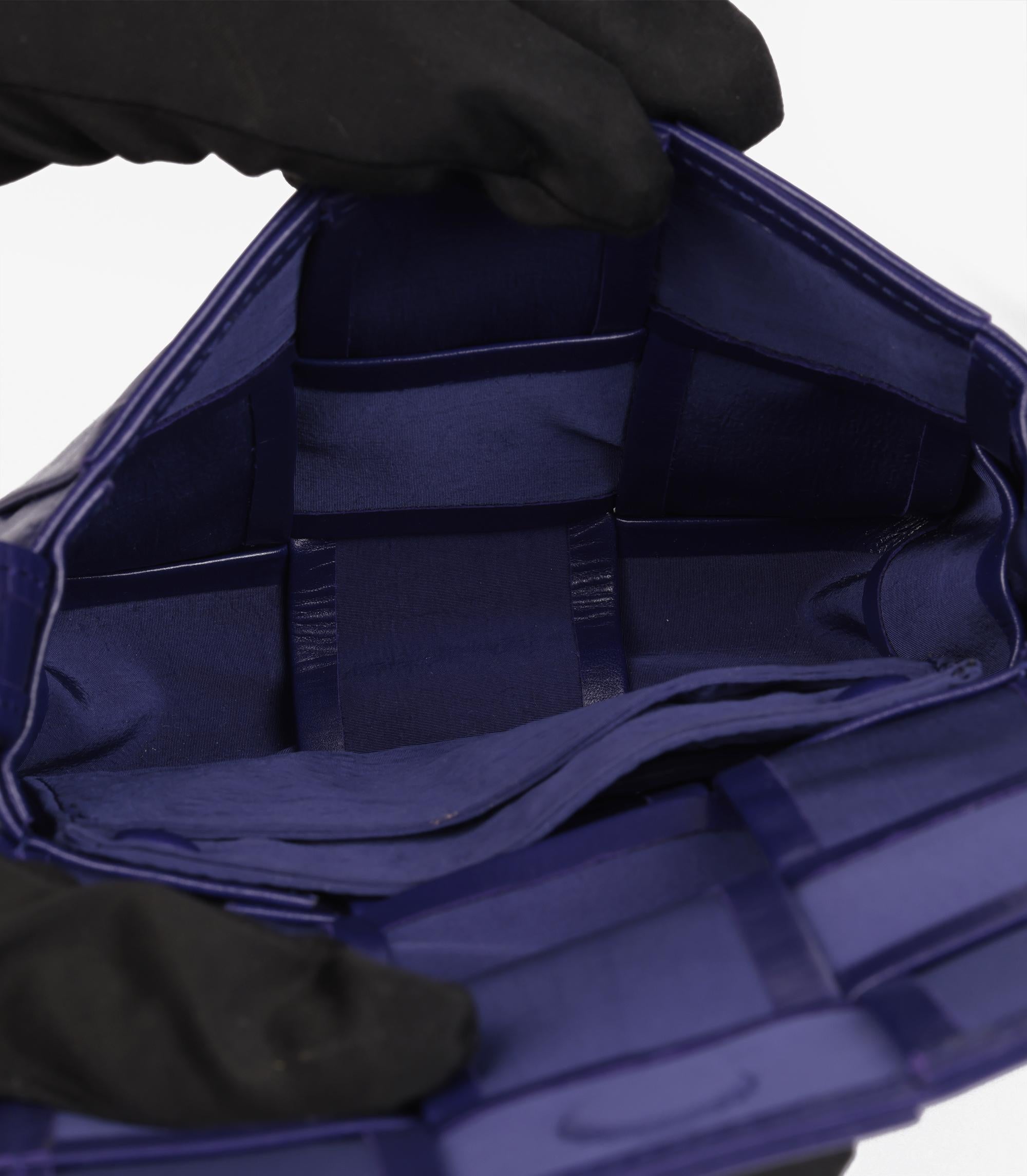 Bottega Veneta Purple Shiny Aged Maxi Intrecciato Woven Calfskin Leather Candy C en vente 1