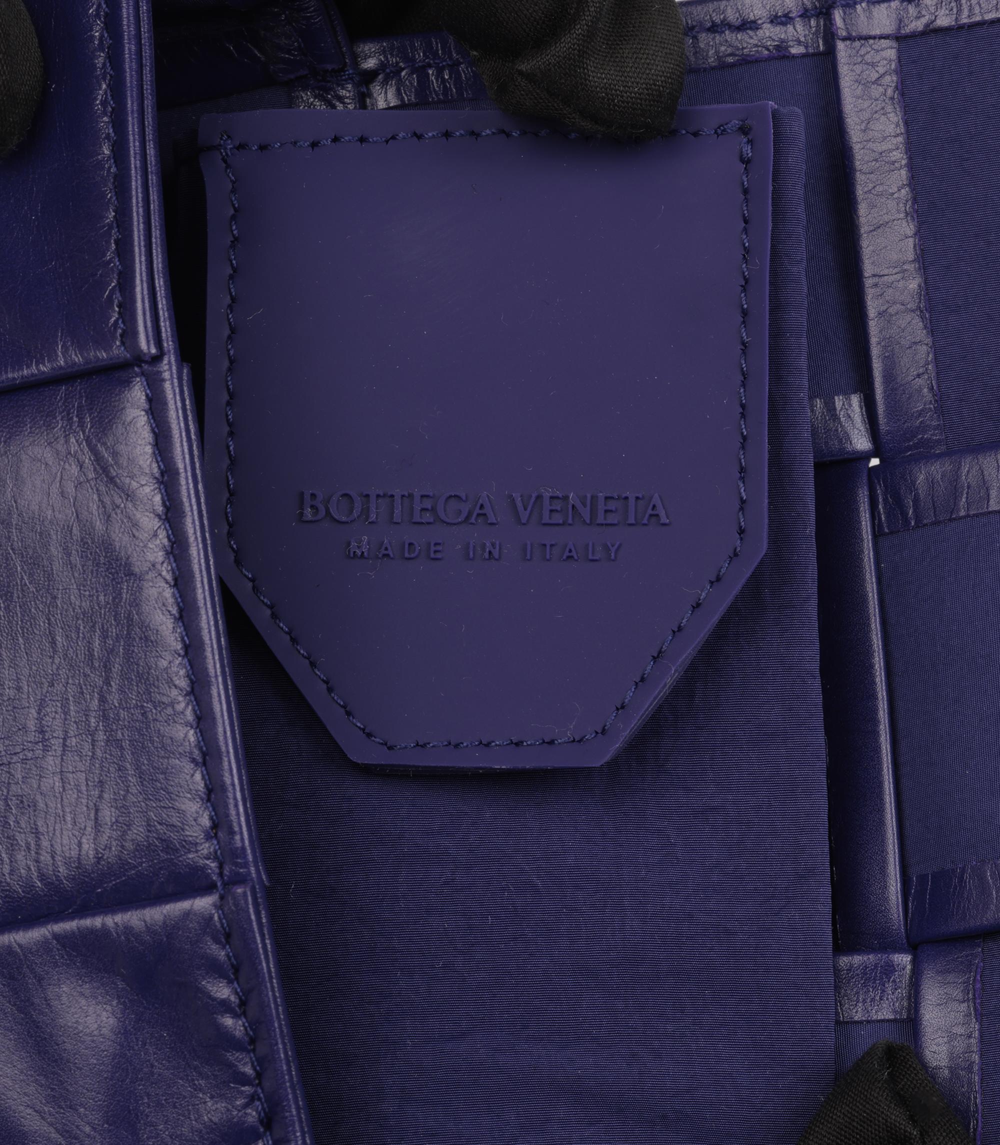 Bottega Veneta Purple Shiny Aged Maxi Intrecciato Woven Calfskin Leather Candy C en vente 2