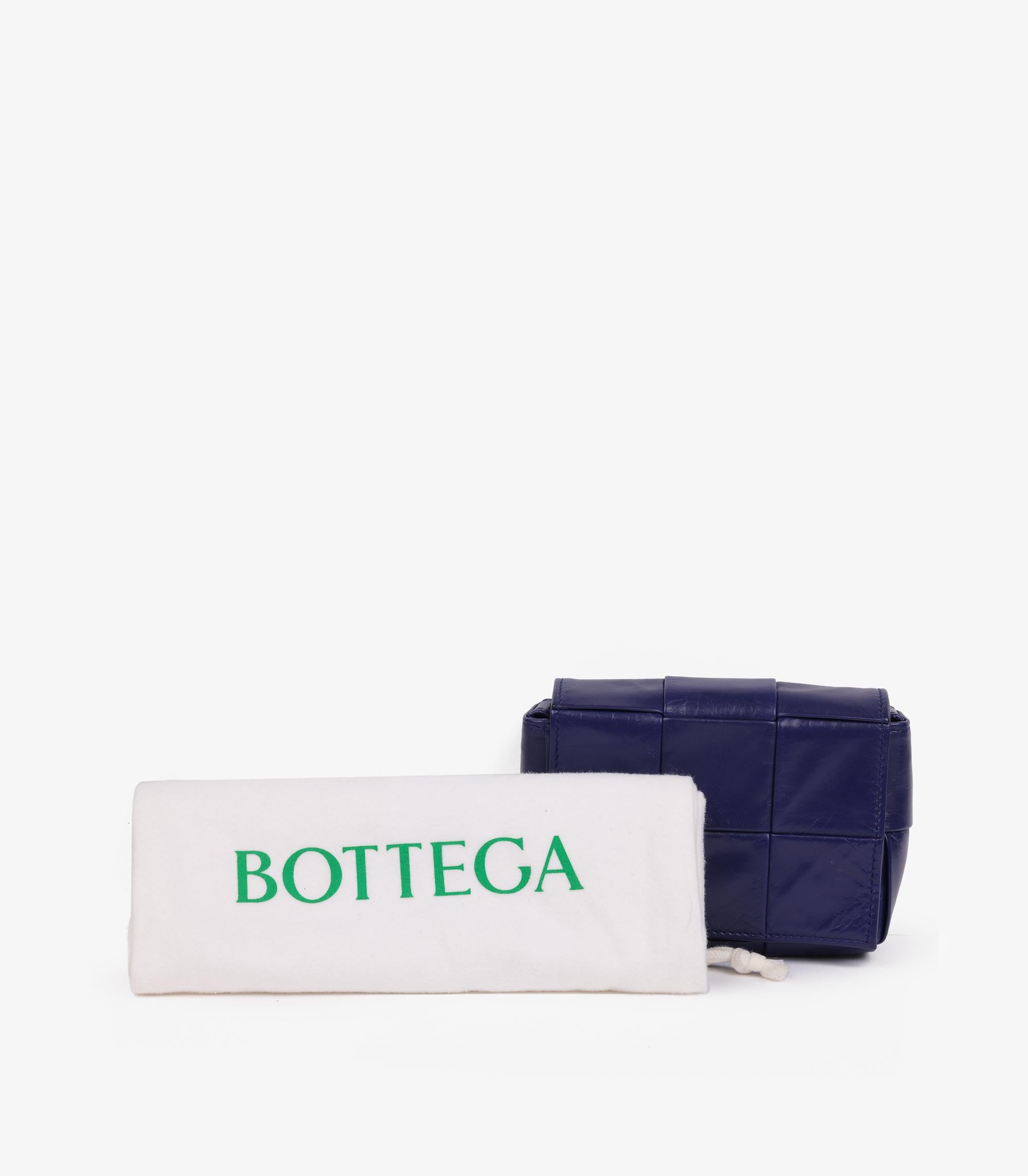 Bottega Veneta Purple Shiny Aged Maxi Intrecciato Woven Calfskin Leather Candy C en vente 4