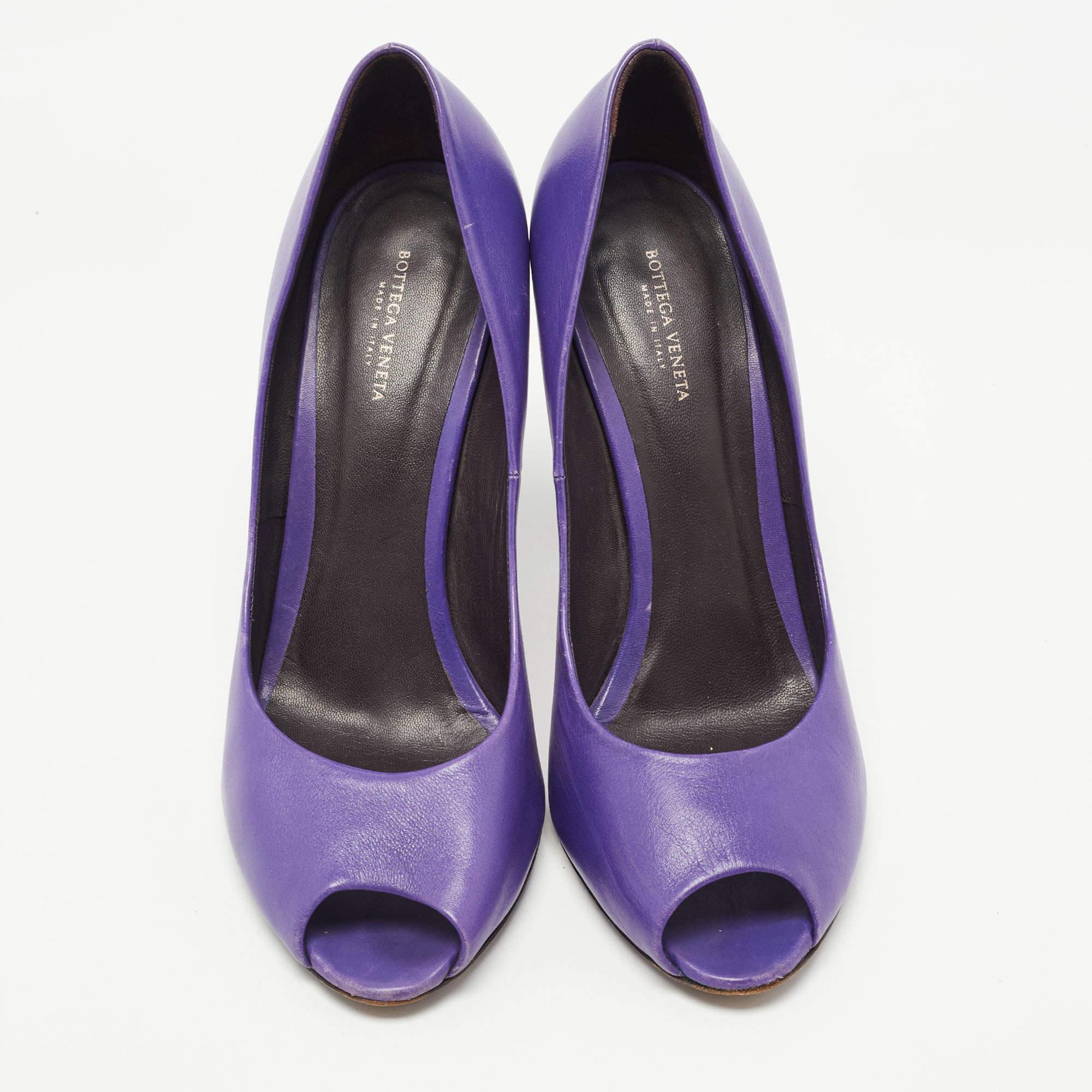 Bottega Veneta Purple Suede Peep Toe Pumps Size 39.5 In Good Condition For Sale In Dubai, Al Qouz 2