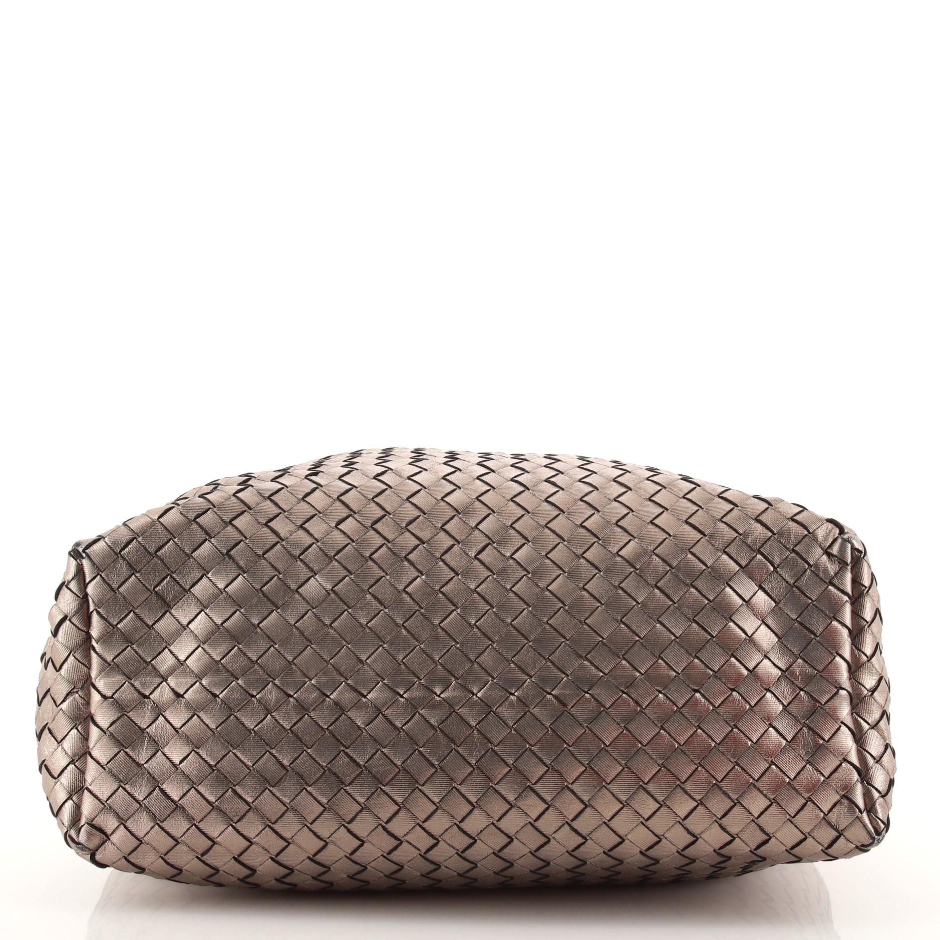 Bottega Veneta Pyramide Hobo Intrecciato Nappa Medium für Damen oder Herren