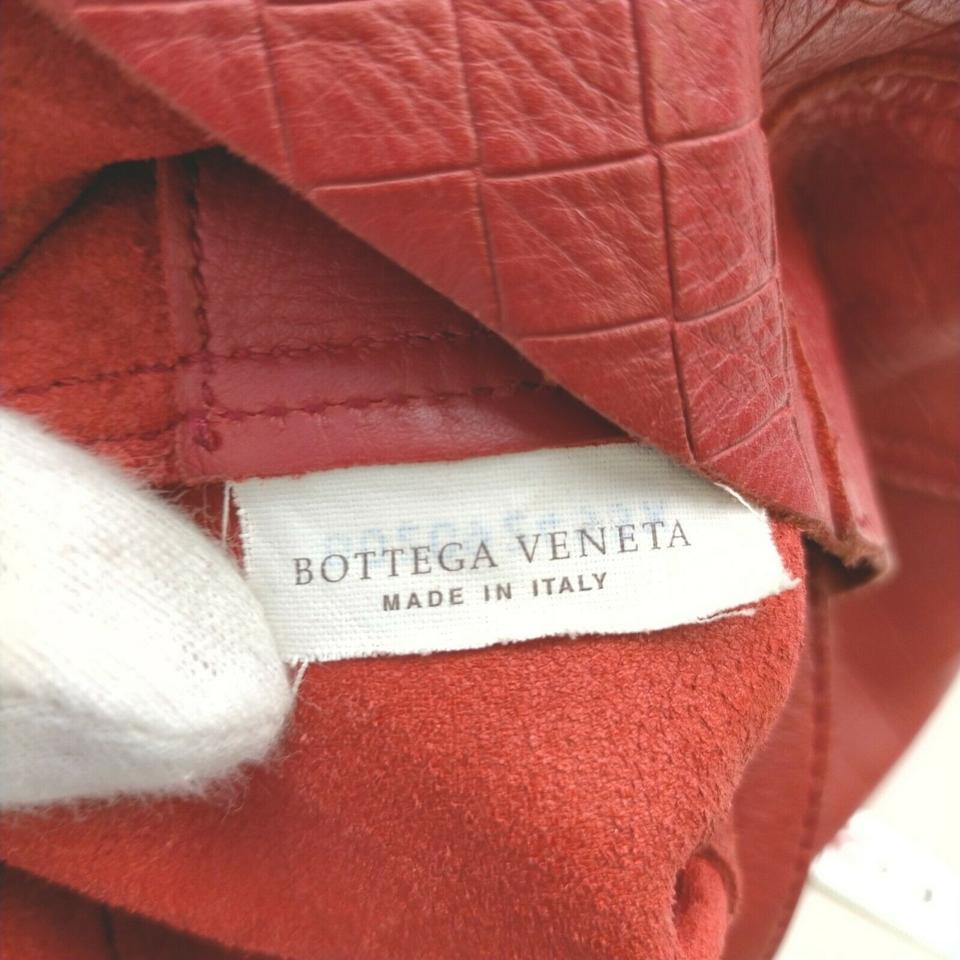 Bottega Veneta Quilted Red Leather Messenger Hobo 861217 In Good Condition For Sale In Dix hills, NY