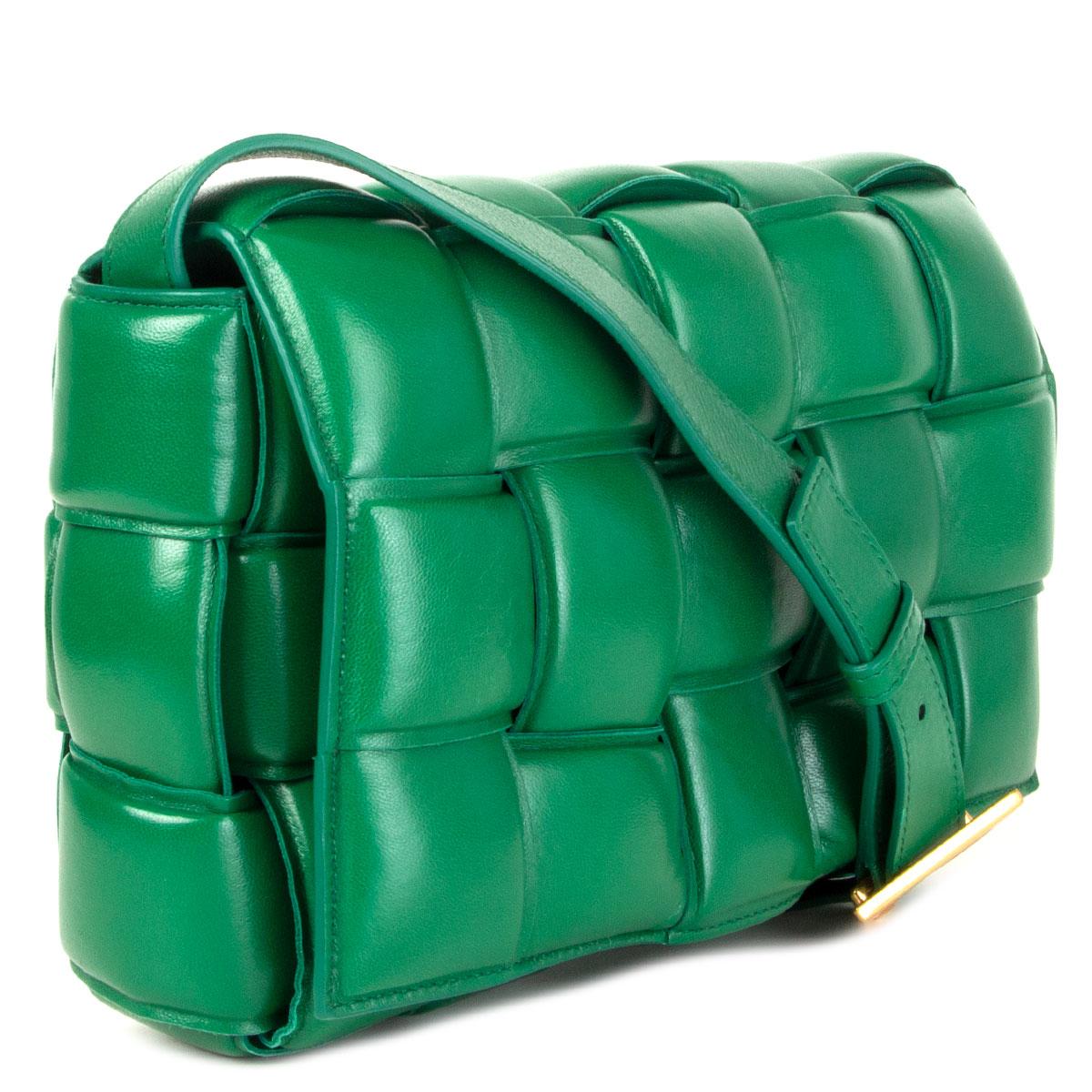 Bottega Veneta Cassette shoulder bag in padded smooth racing green lambskin and gold-tone hardware. Unlined with one zipper pocket against the back. Has been carried and is in excellent condition. 

Height 20cm (7.8in)
Width 26cm (10.1in)
Depth 7cm