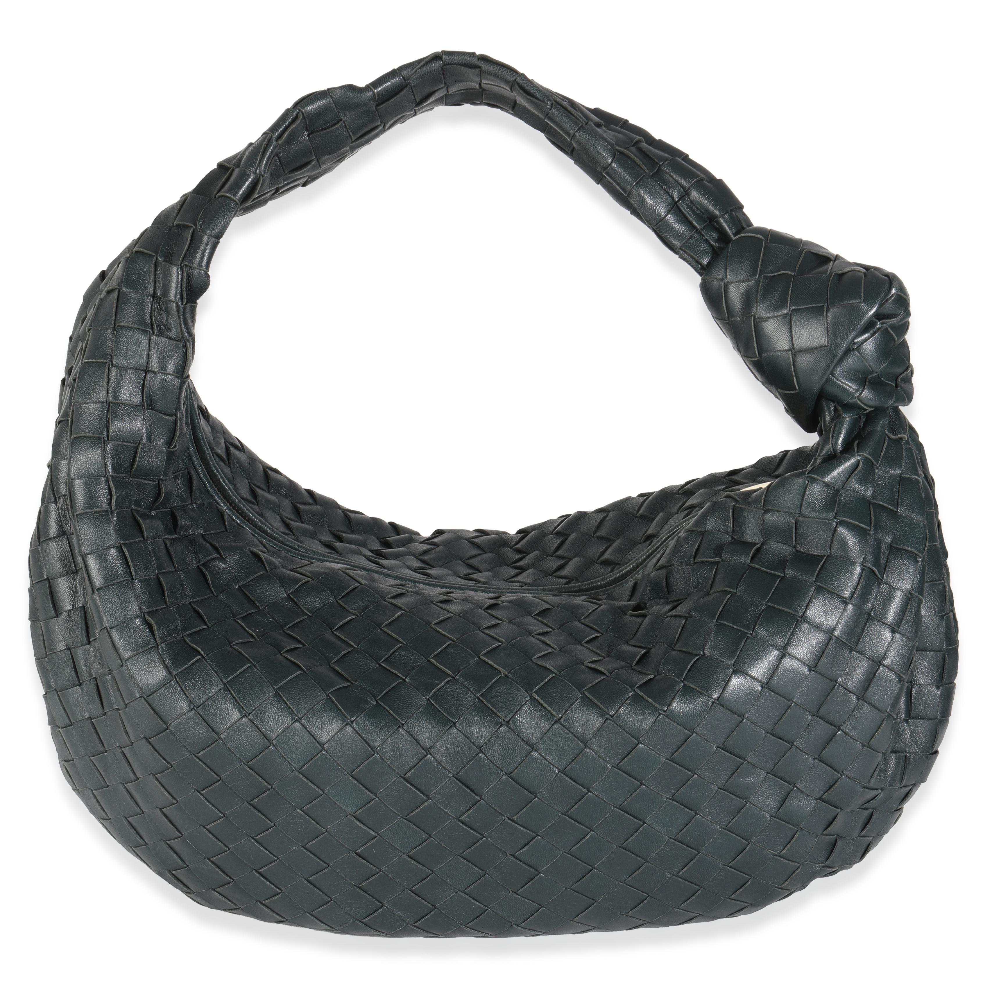 Listing Title: Bottega Veneta Raintree Intrecciato Nappa Medium Jodie
SKU: 145033
Condition: Pre-owned 
Condition Description: Made from leather in the signature Intrecciato weave, the mini Jodie bag from Bottega Veneta is exemplary of the house’s