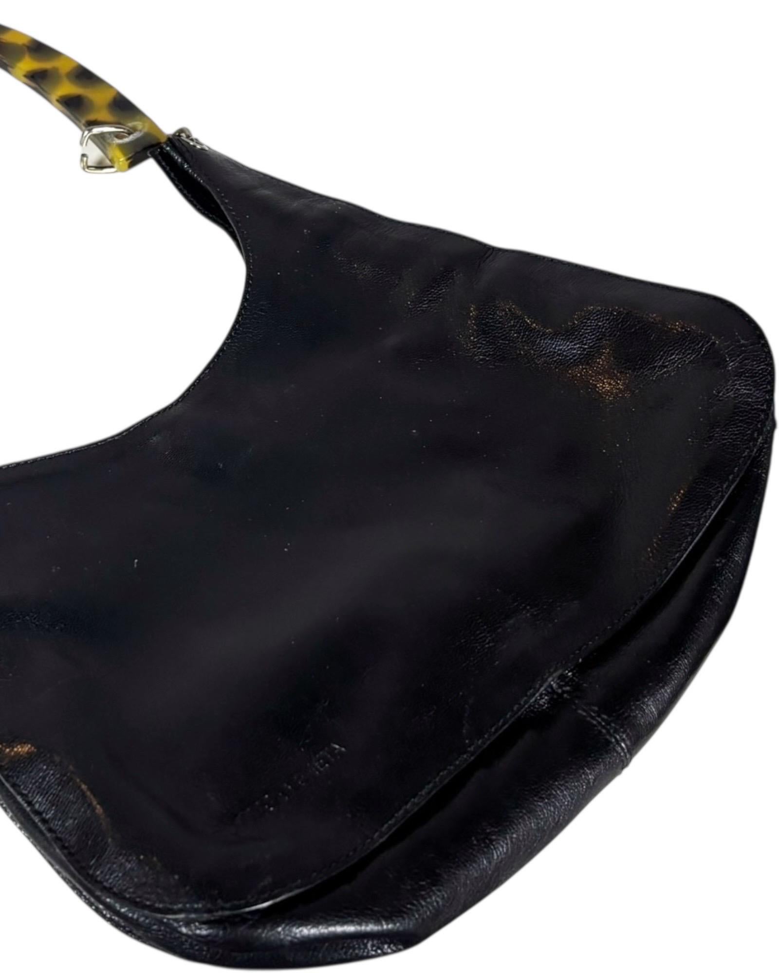 Bottega Veneta Rara borsa a spalla anni '90 in pelle nera con manico in lucite tartarugata in vendita 9