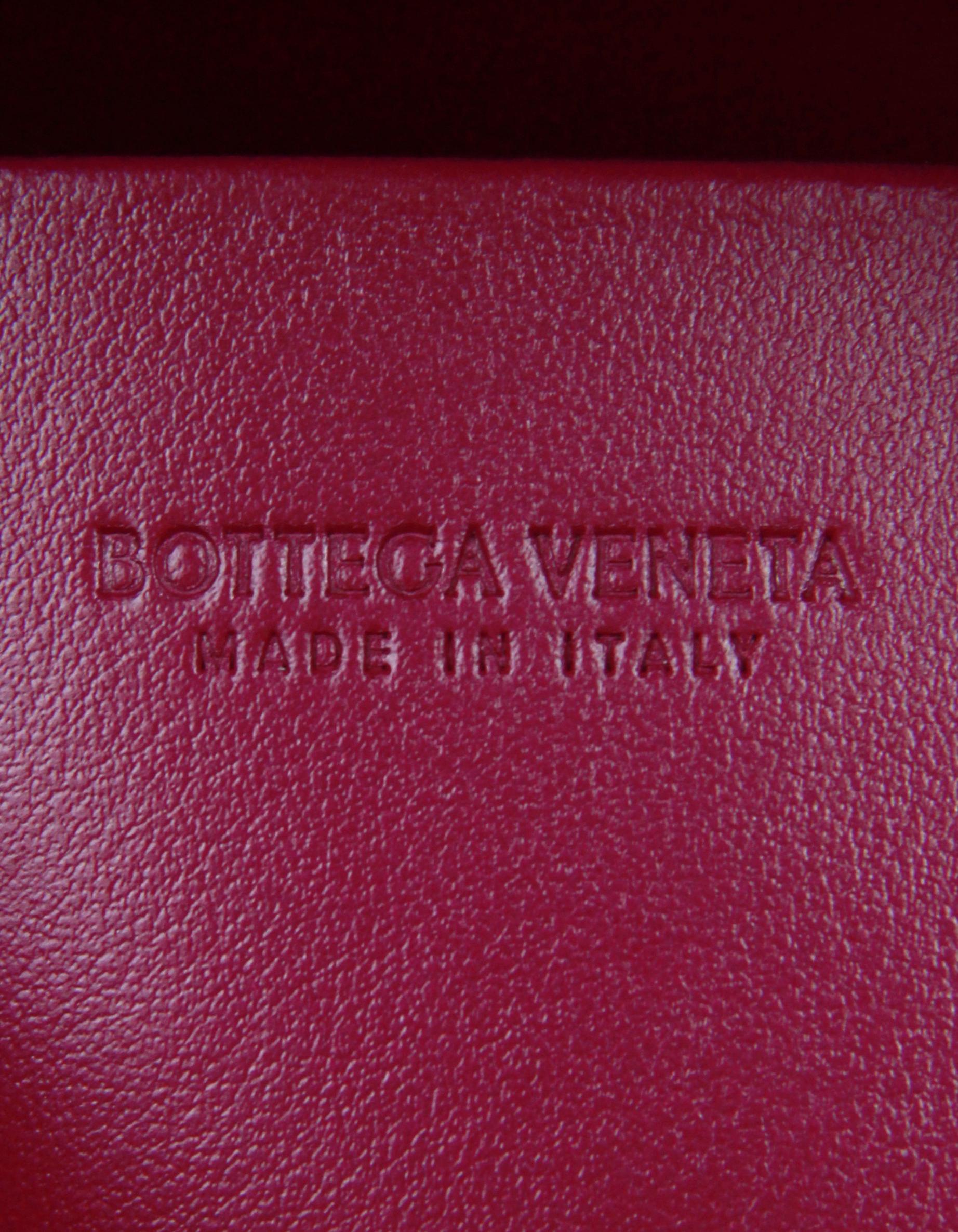 Bottega Veneta Raspberry Intrecciato Loop Crossbody Bag In Excellent Condition In New York, NY