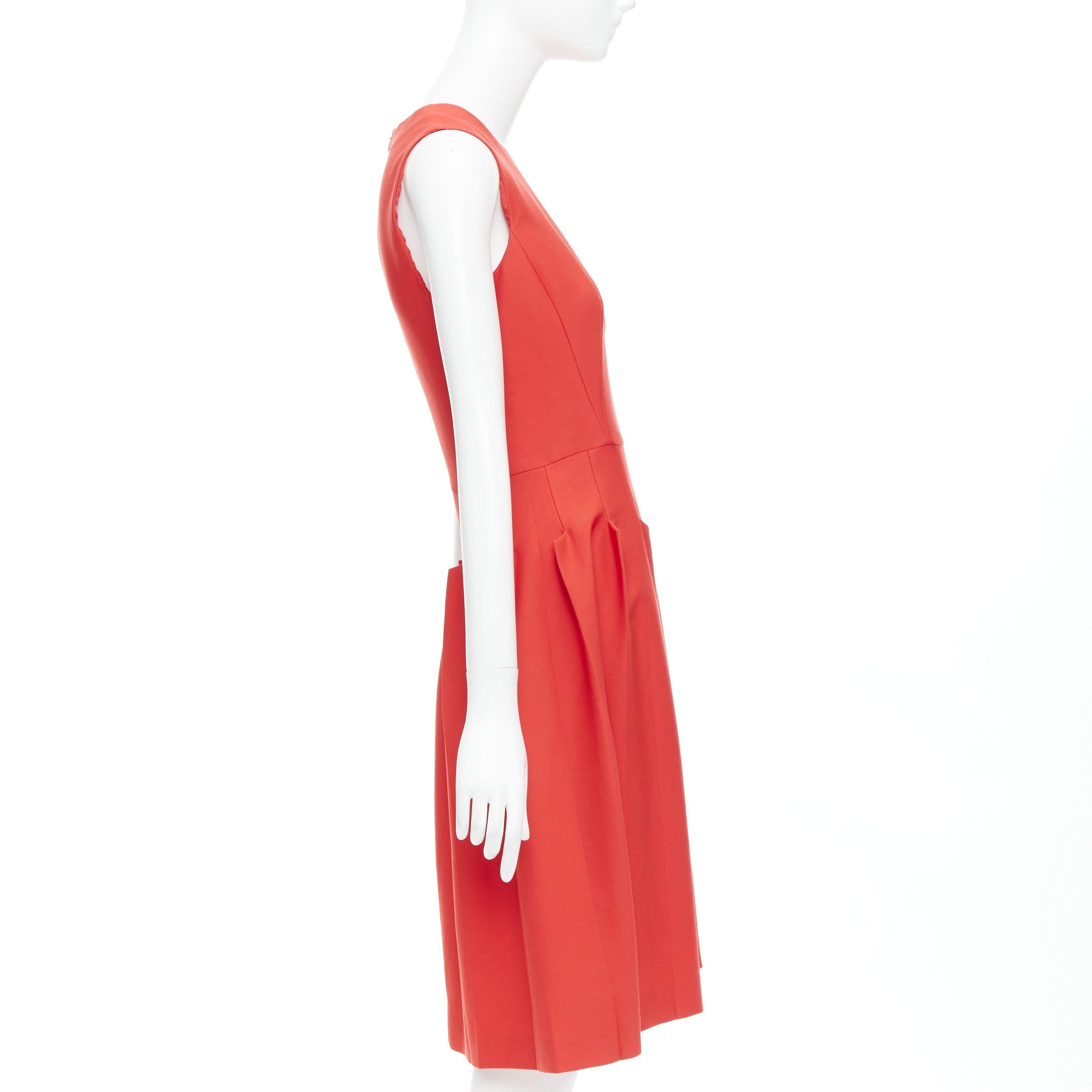 BOTTEGA VENETA vestido acampanado rojo 100% lana virgen con cuello redondo plisado en 3D en Excelente estado para la venta en Hong Kong, NT