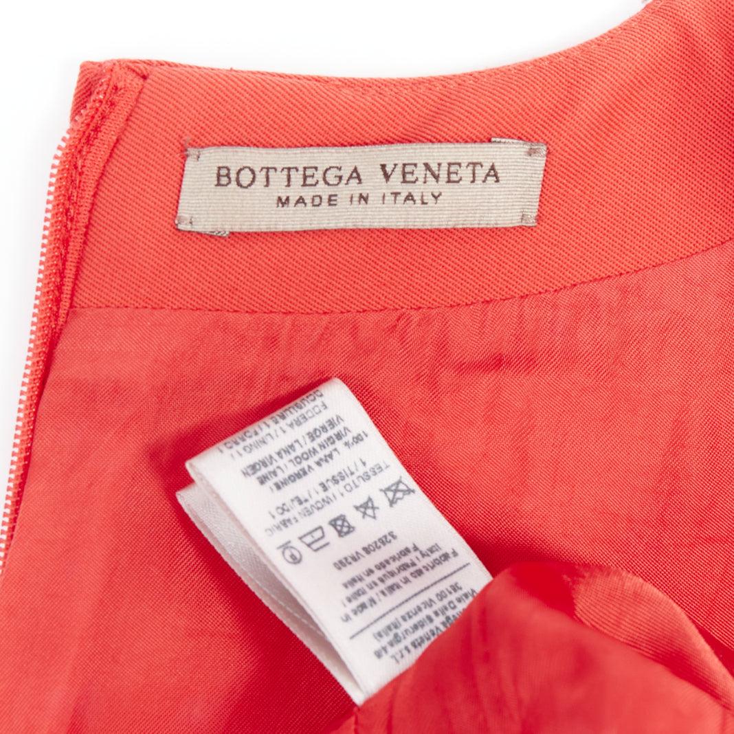BOTTEGA VENETA vestido acampanado rojo 100% lana virgen con cuello redondo plisado en 3D en venta 3