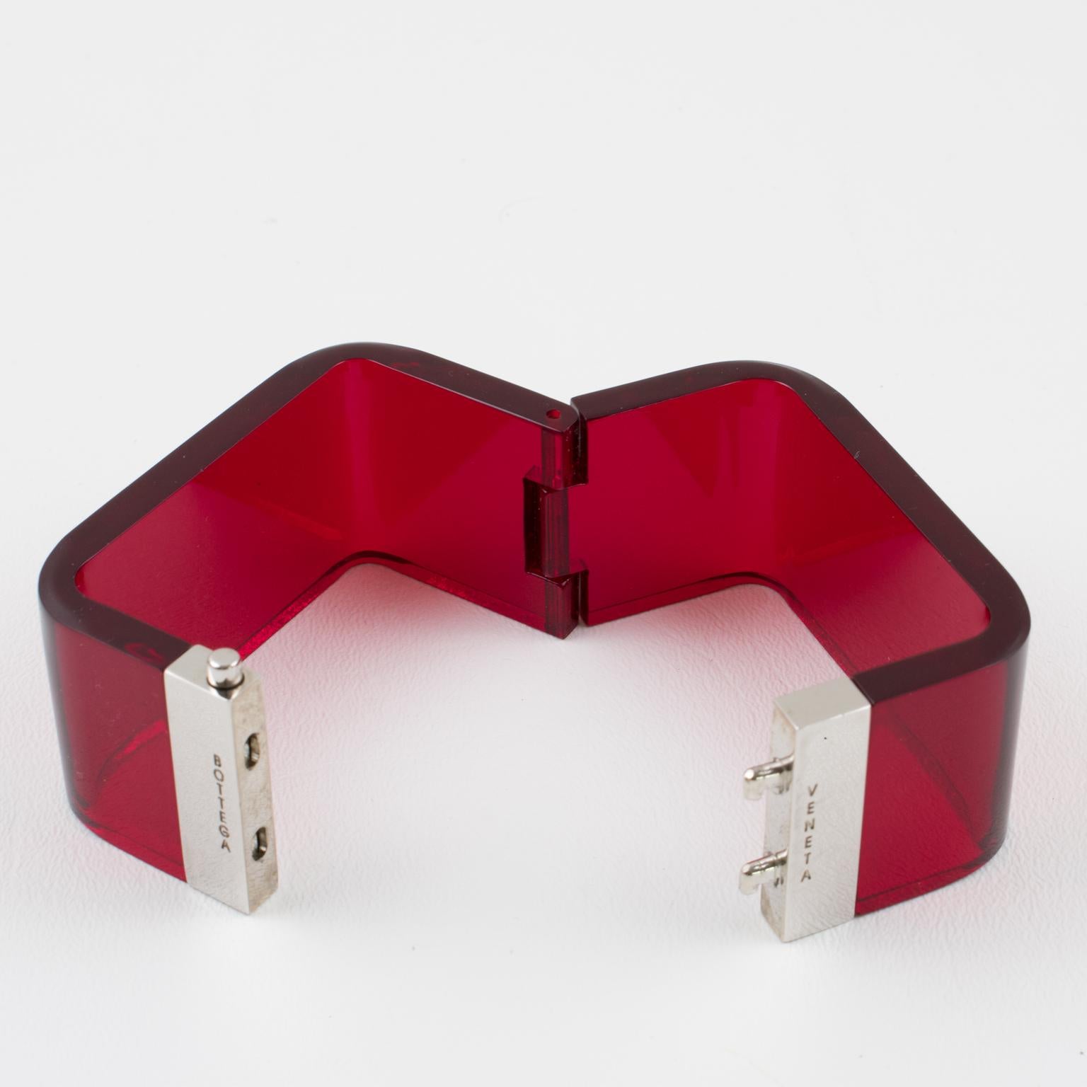 Bracelet jonc Bottega Veneta Magenta acrylique et métal argenté Pour femmes en vente