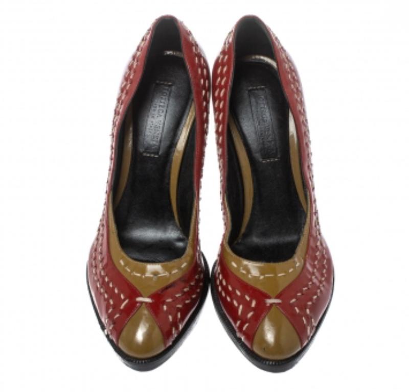 Bottega Veneta Red/Brown Patent Leather Pumps Size 35.5 In Fair Condition For Sale In Dubai, Al Qouz 2