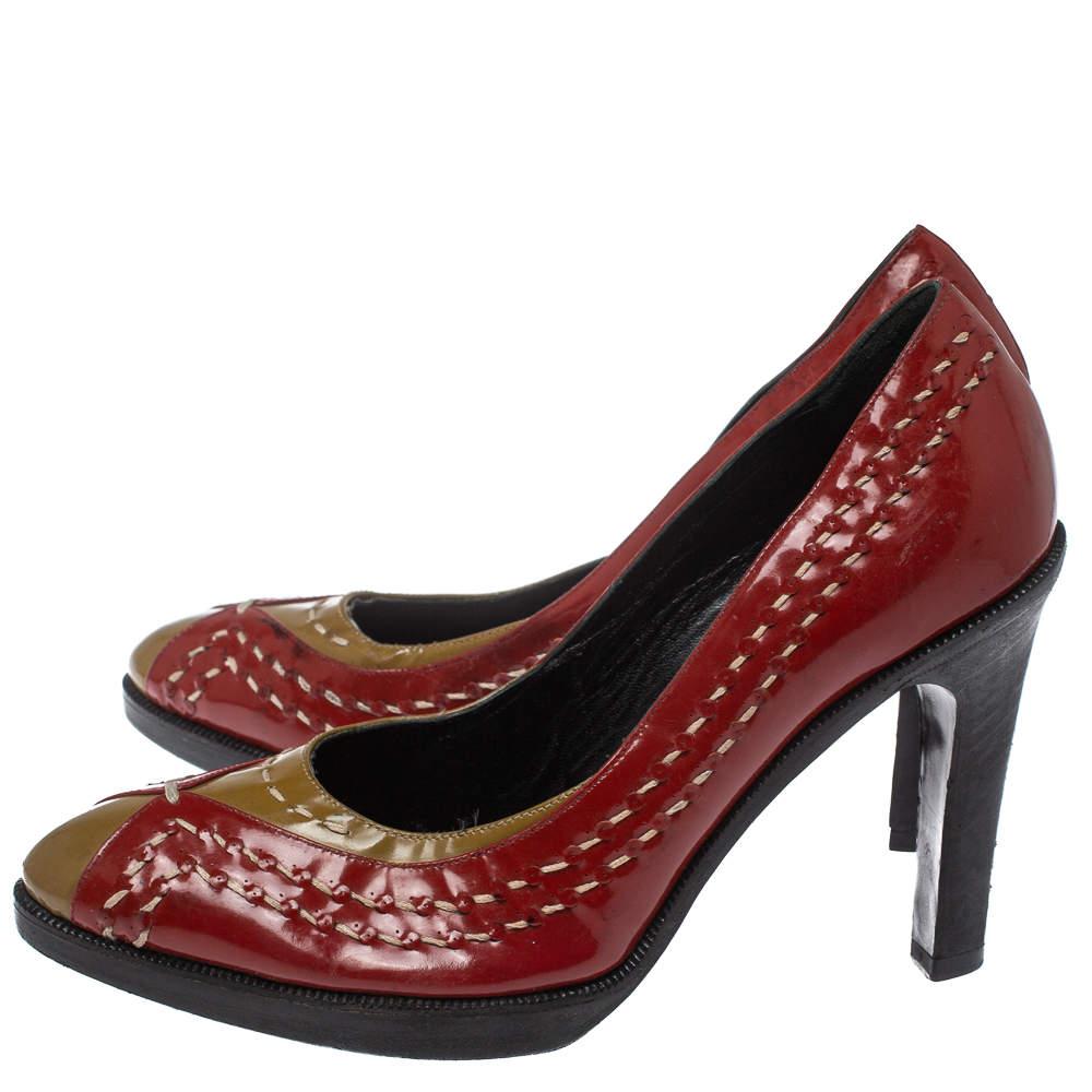 Bottega Veneta Red/Brown Patent Leather Pumps Size 35.5 In Good Condition In Dubai, Al Qouz 2