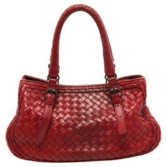 Bottega Veneta Rote Intrecciato-Ledertasche mit Schnalle