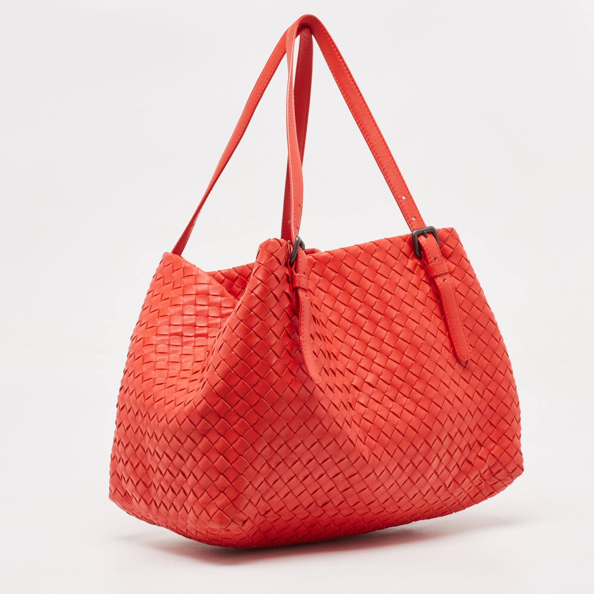 Women's Bottega Veneta Red Intrecciato Leather Cesta Bag