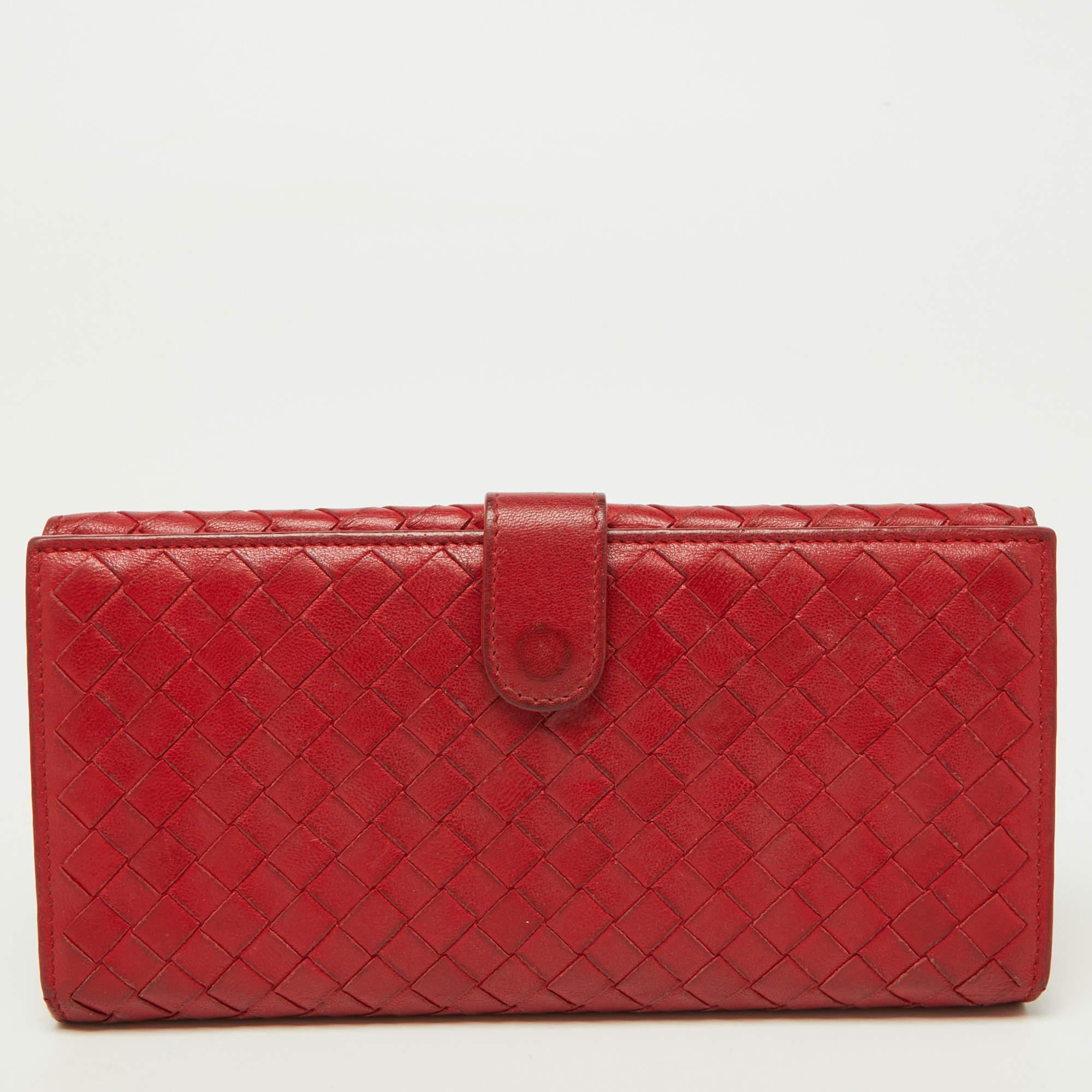 Bottega Veneta Red Intrecciato Leather Flap Continental Wallet For Sale 7