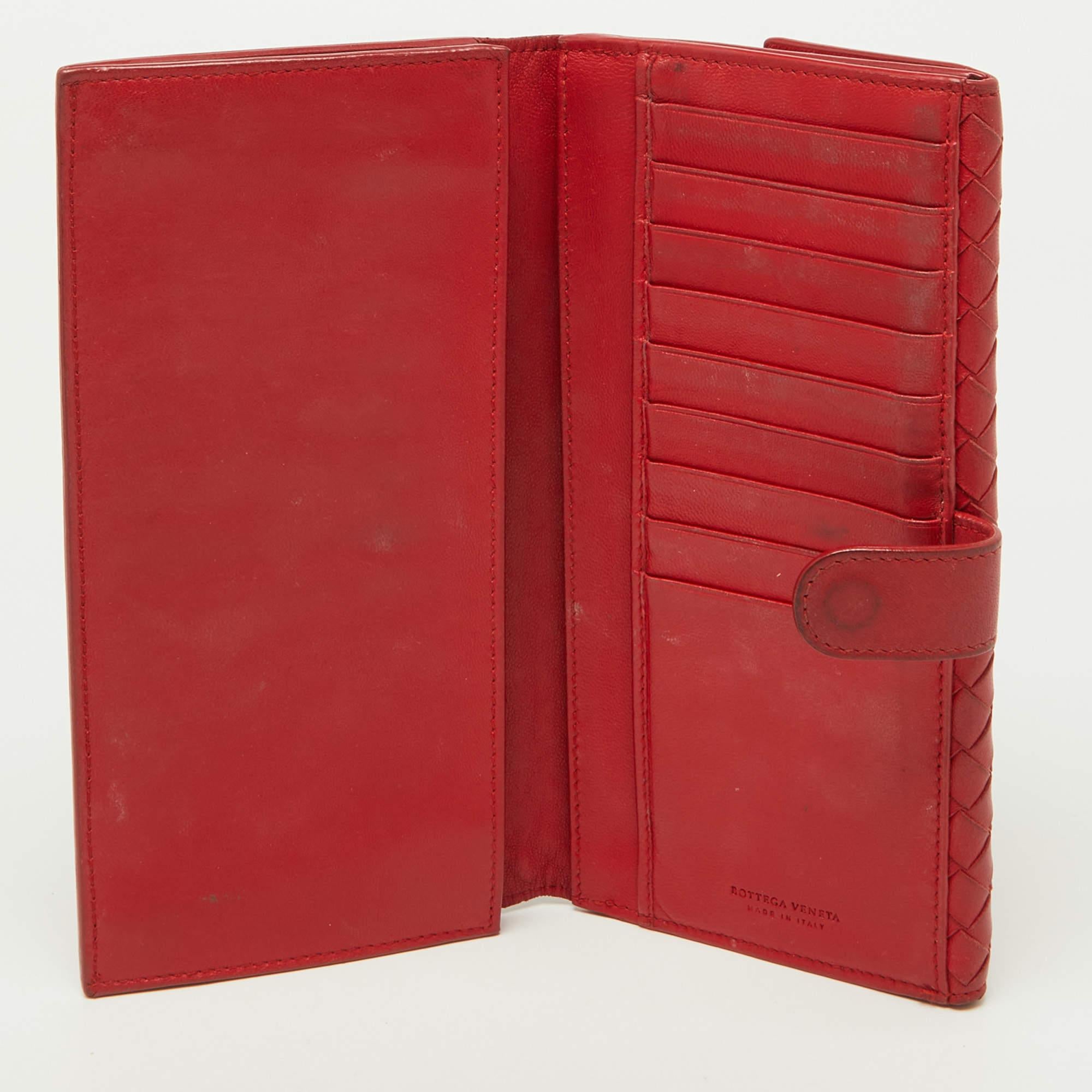 Women's Bottega Veneta Red Intrecciato Leather Flap Continental Wallet For Sale