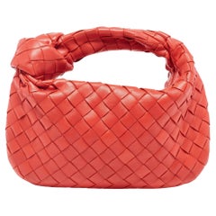 Bottega Veneta Rote Intrecciato Mini BV Jodie Tasche aus Leder Mini BV