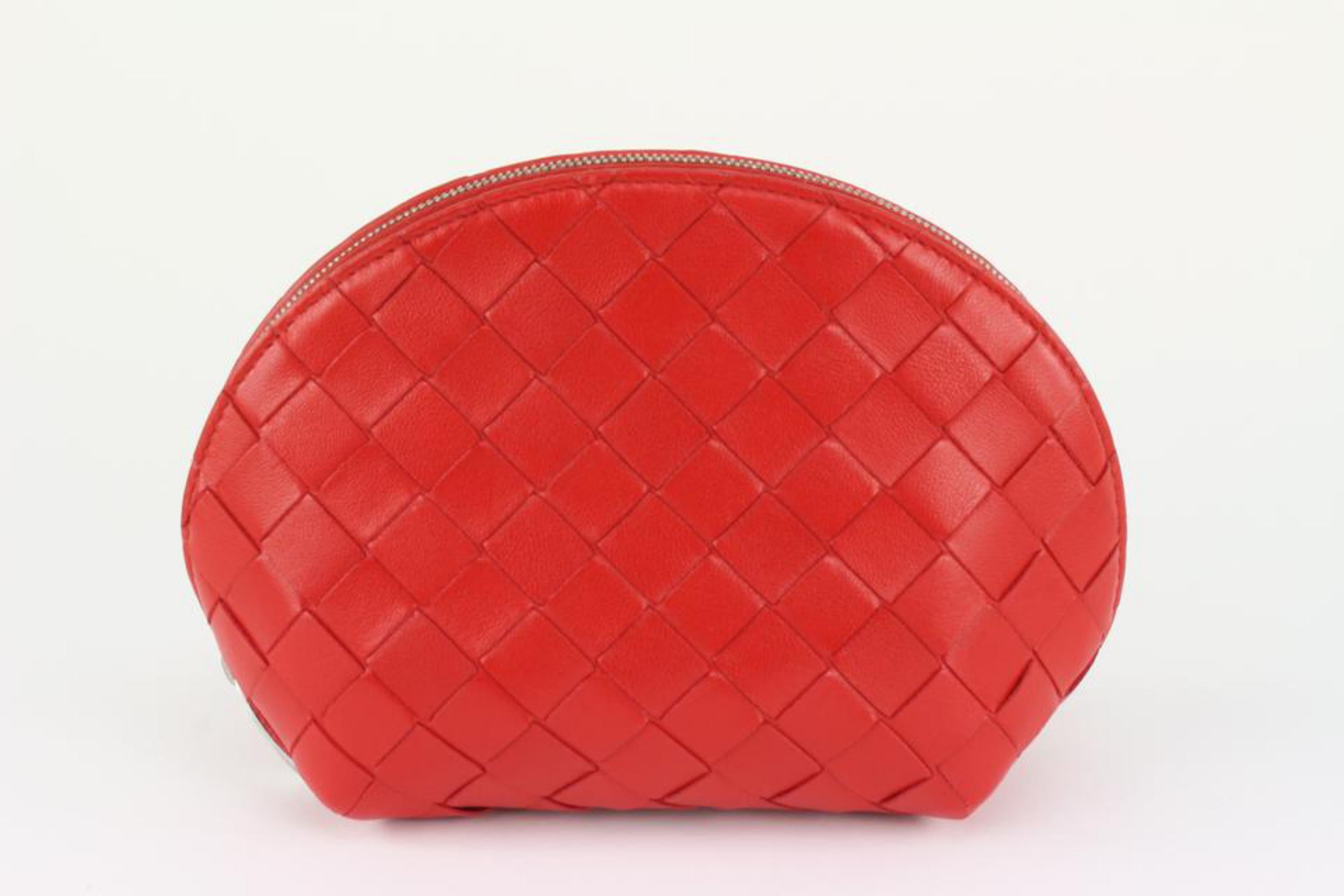 Bottega Veneta Red Intrecciato Leather Oval Cosmetic Pouch Toiletry Case 1123bv3 For Sale 2