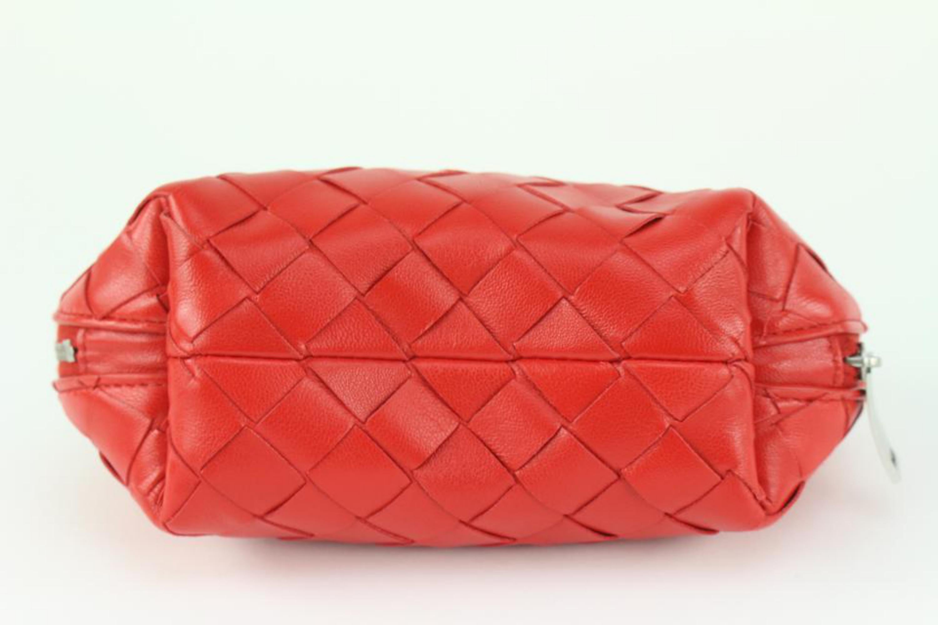 Bottega Veneta Red Intrecciato Leather Oval Cosmetic Pouch Toiletry Case 1123bv3 For Sale 5
