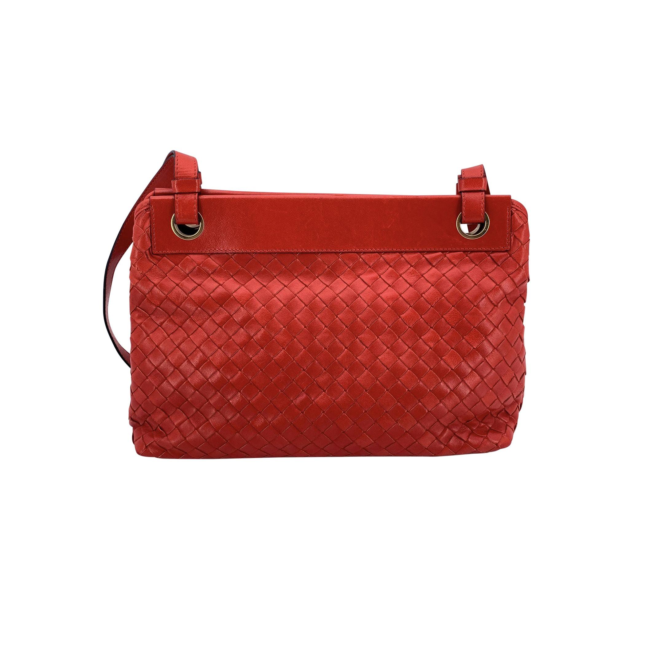 Rosso Bottega Veneta Borsa a tracolla Tote in pelle intrecciata rossa in vendita