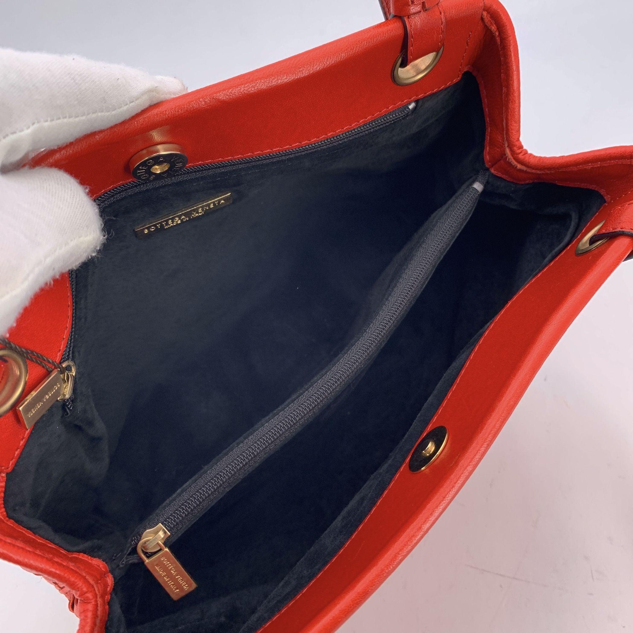 Bottega Veneta Borsa a tracolla Tote in pelle intrecciata rossa In condizioni buone in vendita a Rome, Rome