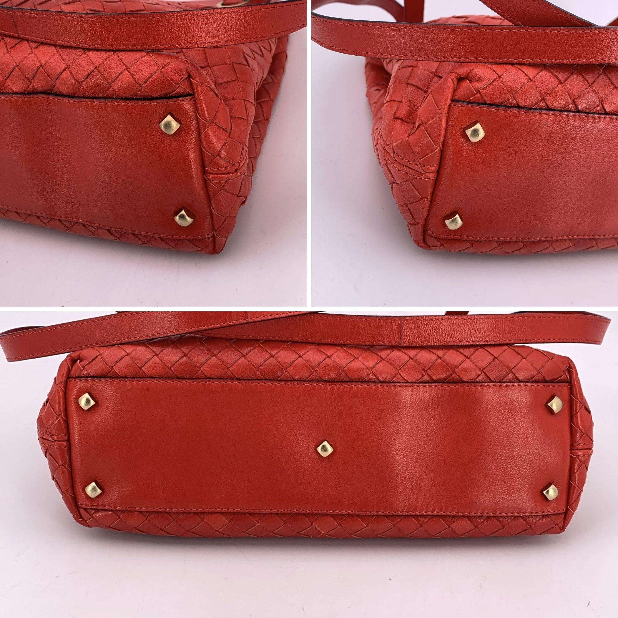 Donna Bottega Veneta Borsa a tracolla Tote in pelle intrecciata rossa in vendita