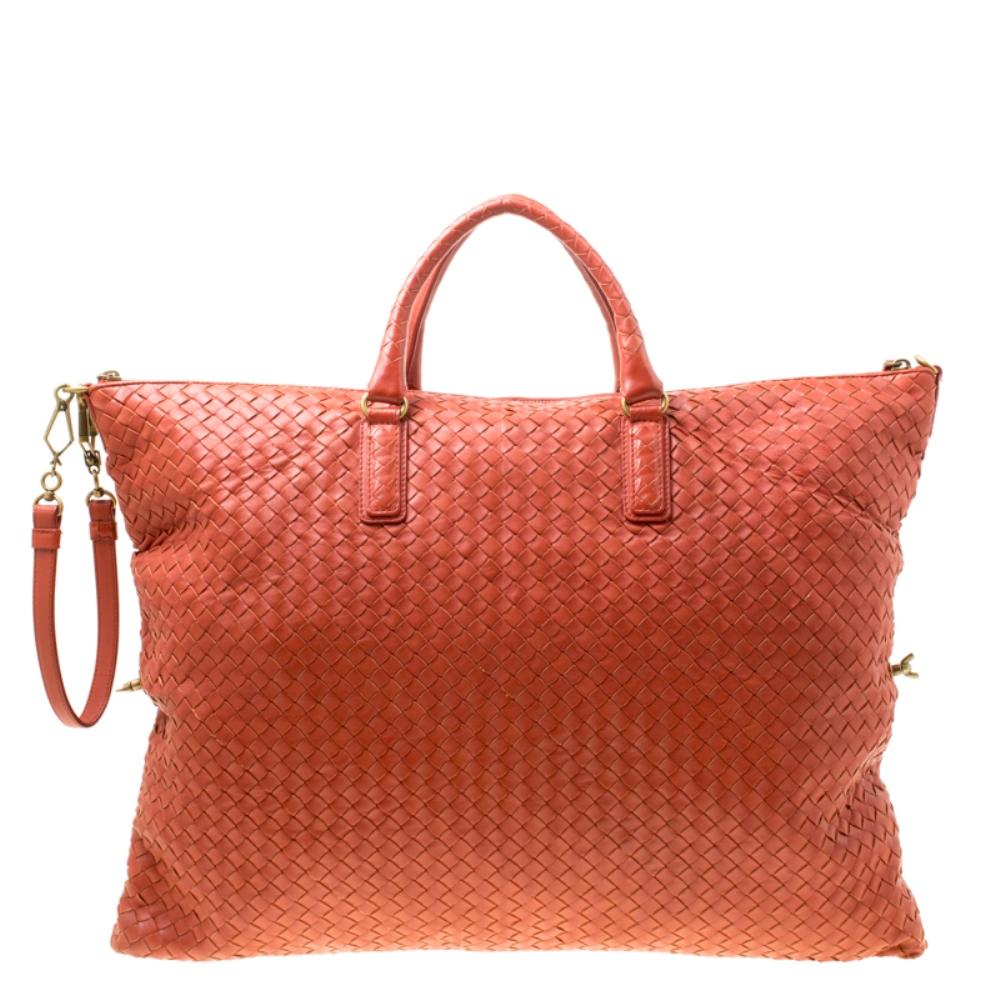 This Bottega Veneta creation is a tote that brings joy to one's sight! It has been beautifully crafted from Nappa leather and designed in their signature Intrecciato pattern, whilst being held by two top handles and a shoulder strap. The bag is also