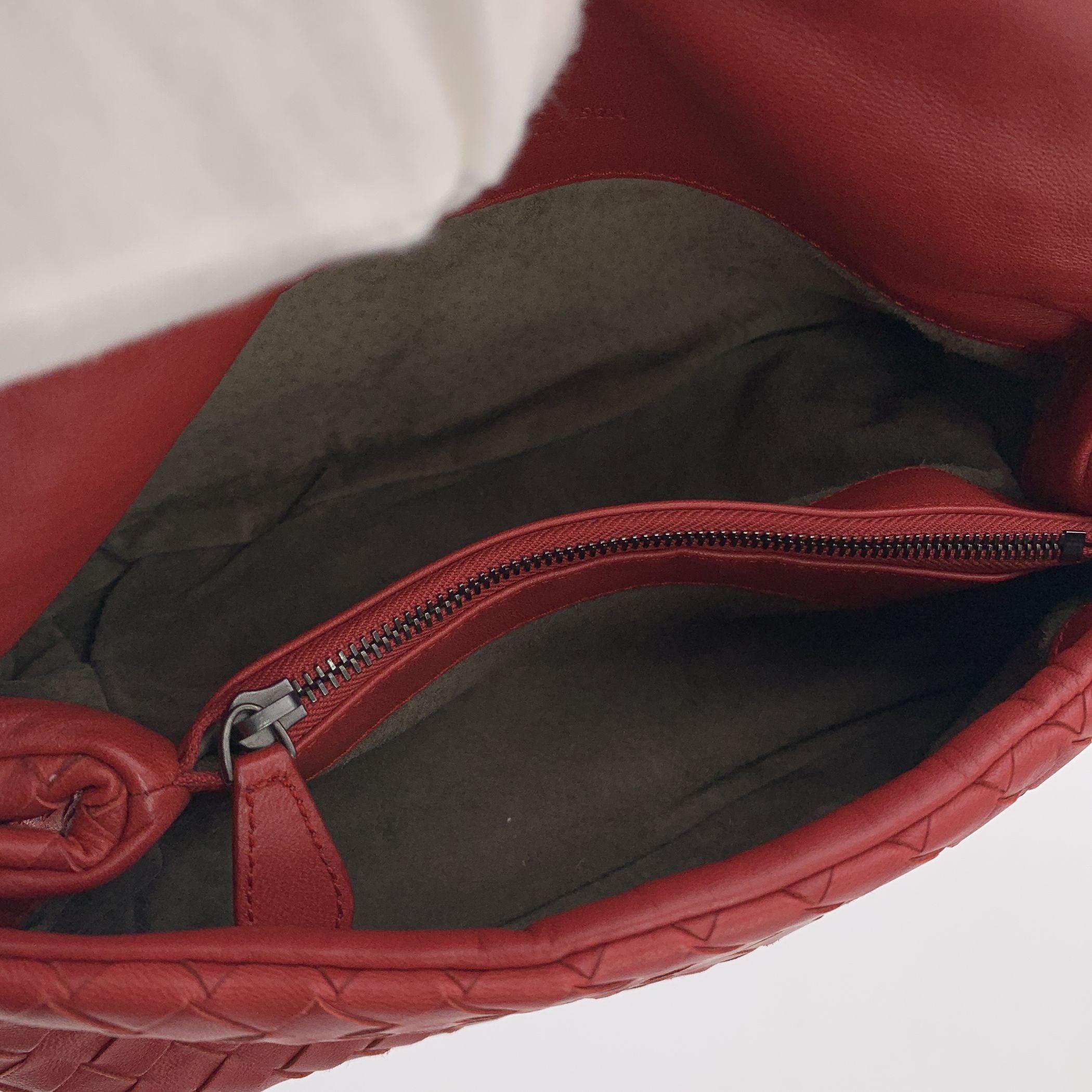 Bottega Veneta Red Intrecciato Woven Leather Clutch Bag Pochette In Excellent Condition In Rome, Rome