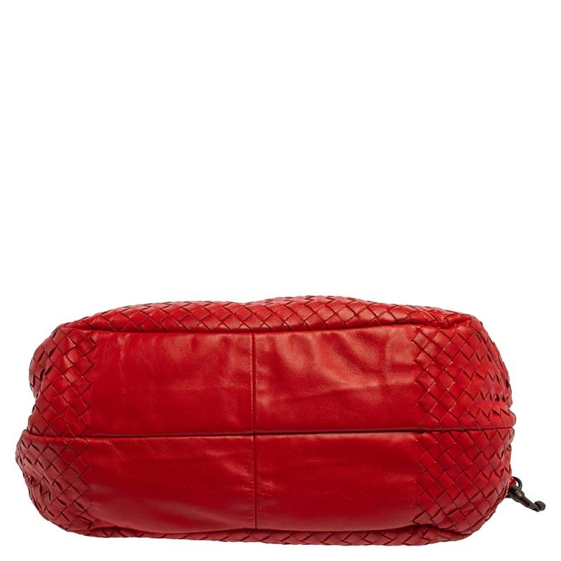 Bottega Veneta Red Leather Intrecciato Campana Hobo In Good Condition In Dubai, Al Qouz 2