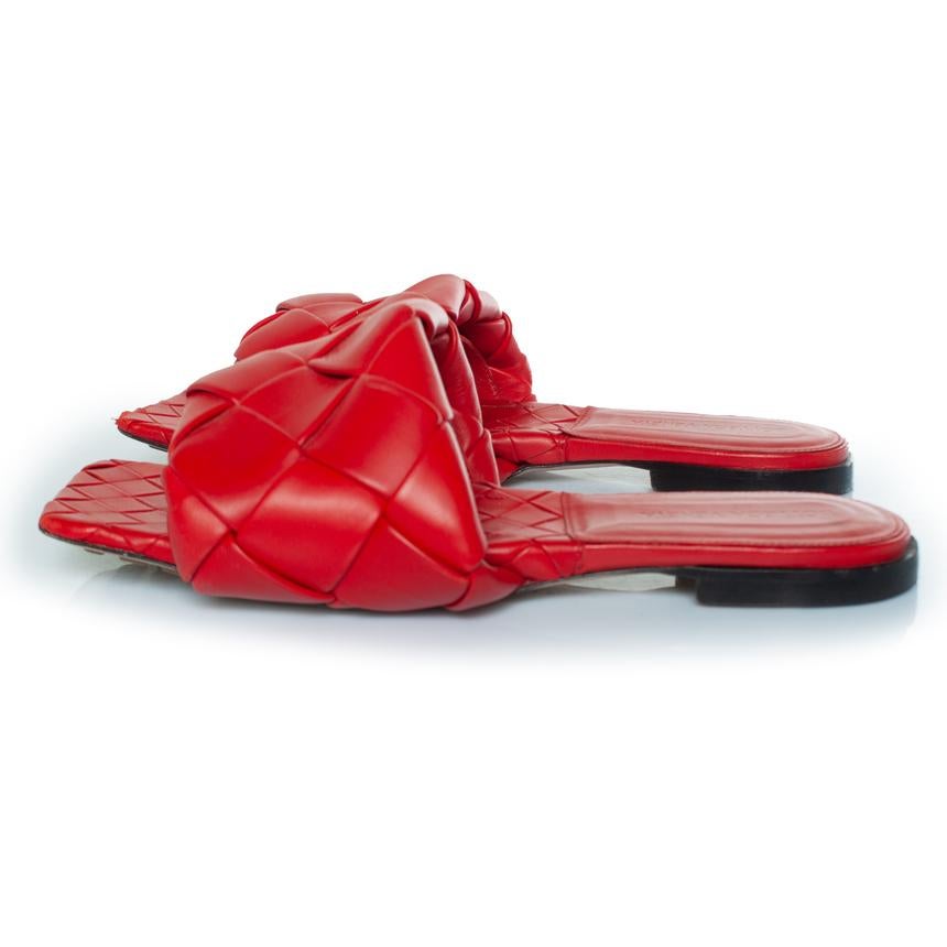 Bottega Veneta, Lido-Sandalen aus rotem Leder Damen im Angebot