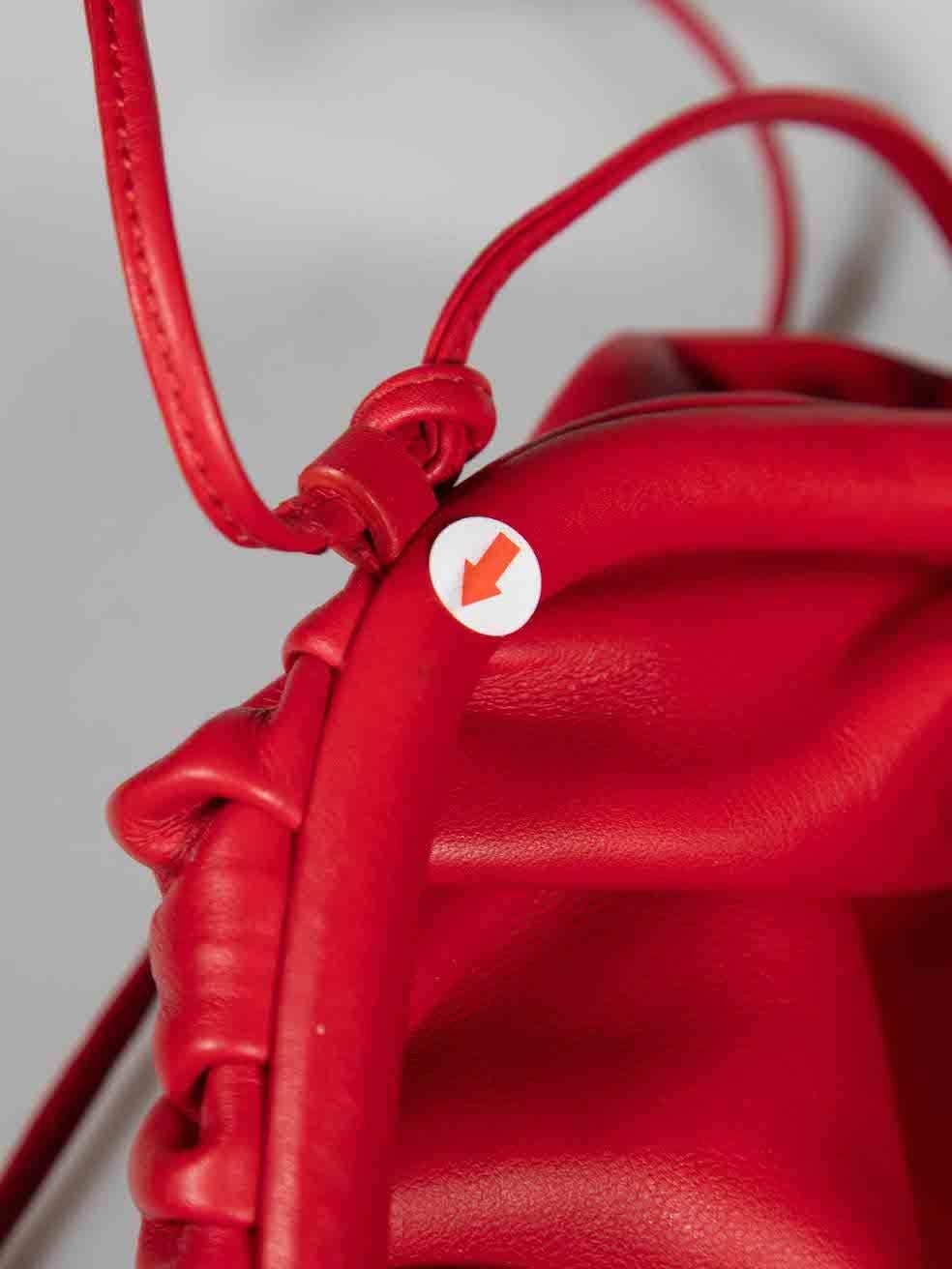 Rote Leder-Minitasche von Bottega Veneta im Angebot 2