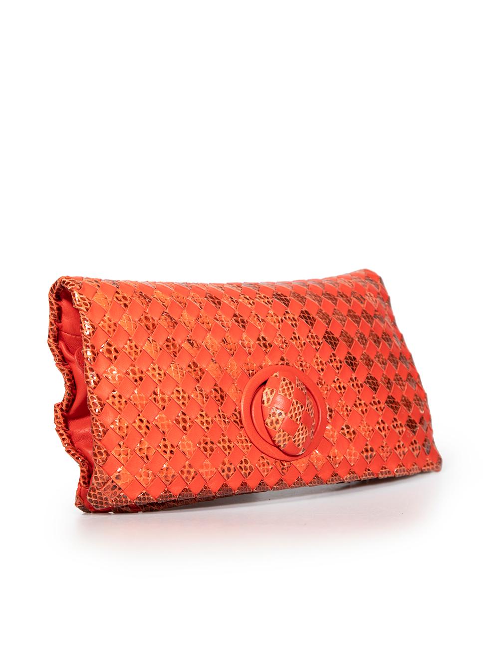 CONDITION is Very good. Hardly any visible wear to bag is evident on this used Bottega Veneta designer resale item. This item comes with original dust bag.
 
 
 
 Details
 
 
 Red
 
 Leather and snakeskin leather
 
 Medium clutch
 
 Intrecciato