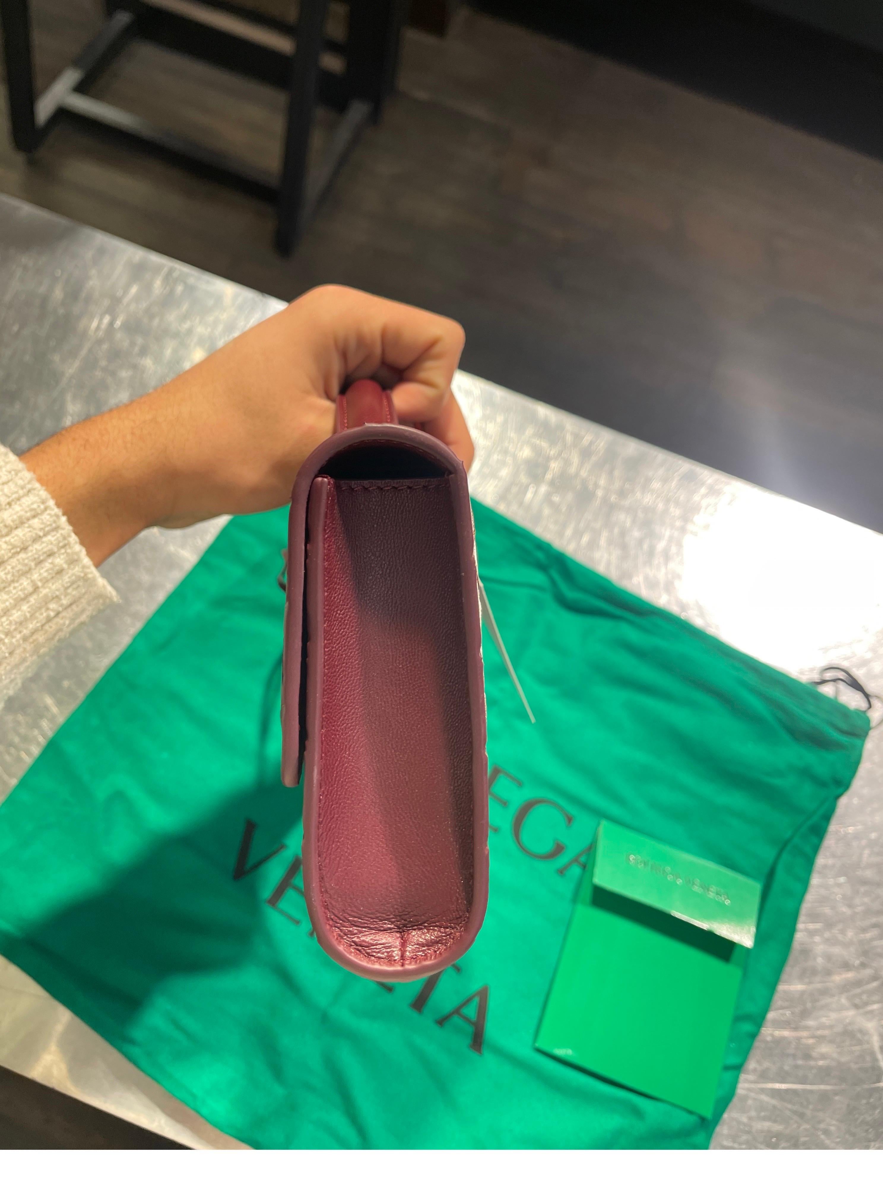 BOTTEGA VENETA RED LONG ANDIAMO CLUTCH HANDLE 2023 bag Barolo 4