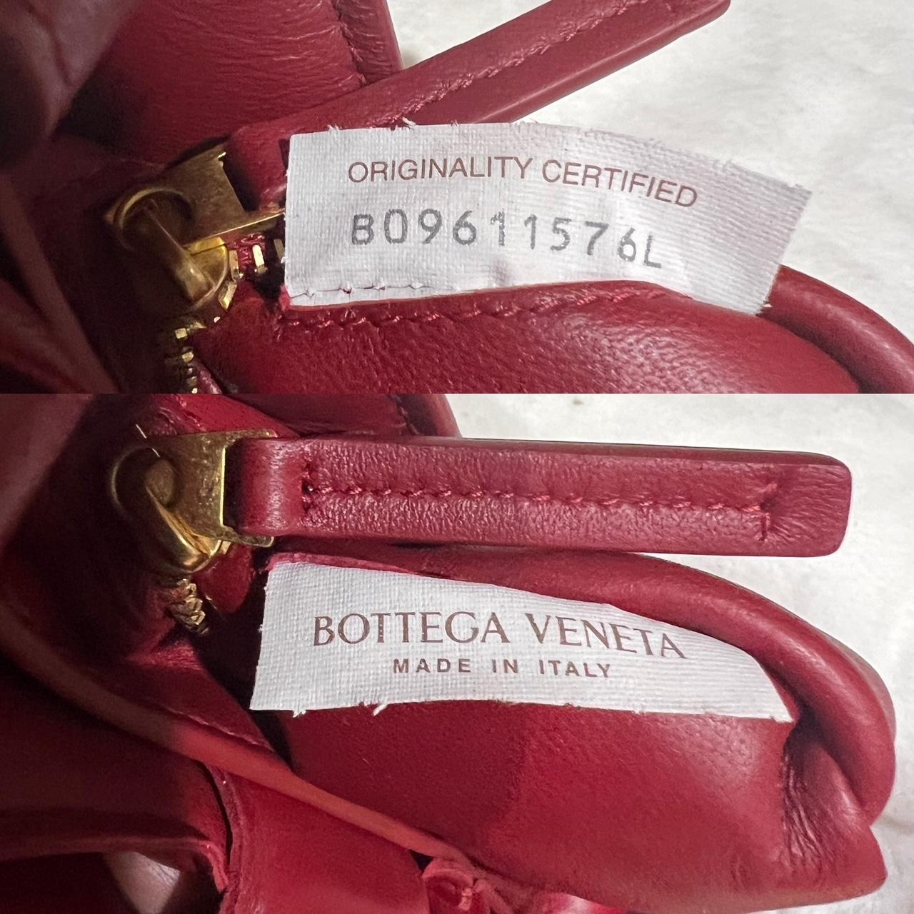Bolso cruzado acolchado de napa roja Bottega Veneta Maxi Intreccio Rojo en venta