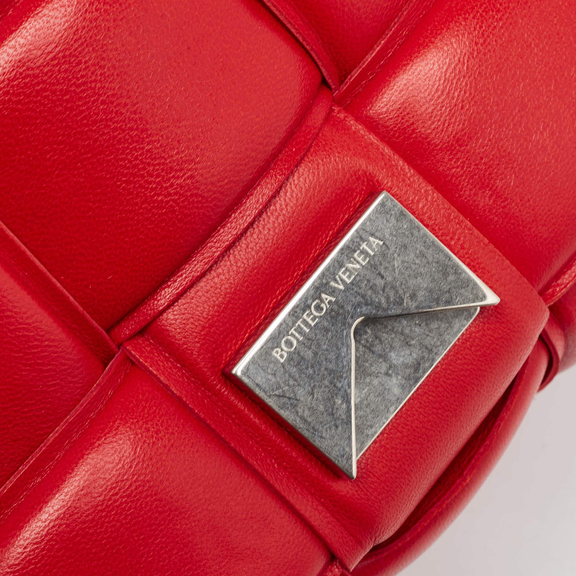 Bottega Veneta Red Padded Leather Chain Cassette Shoulder Bag For Sale 2