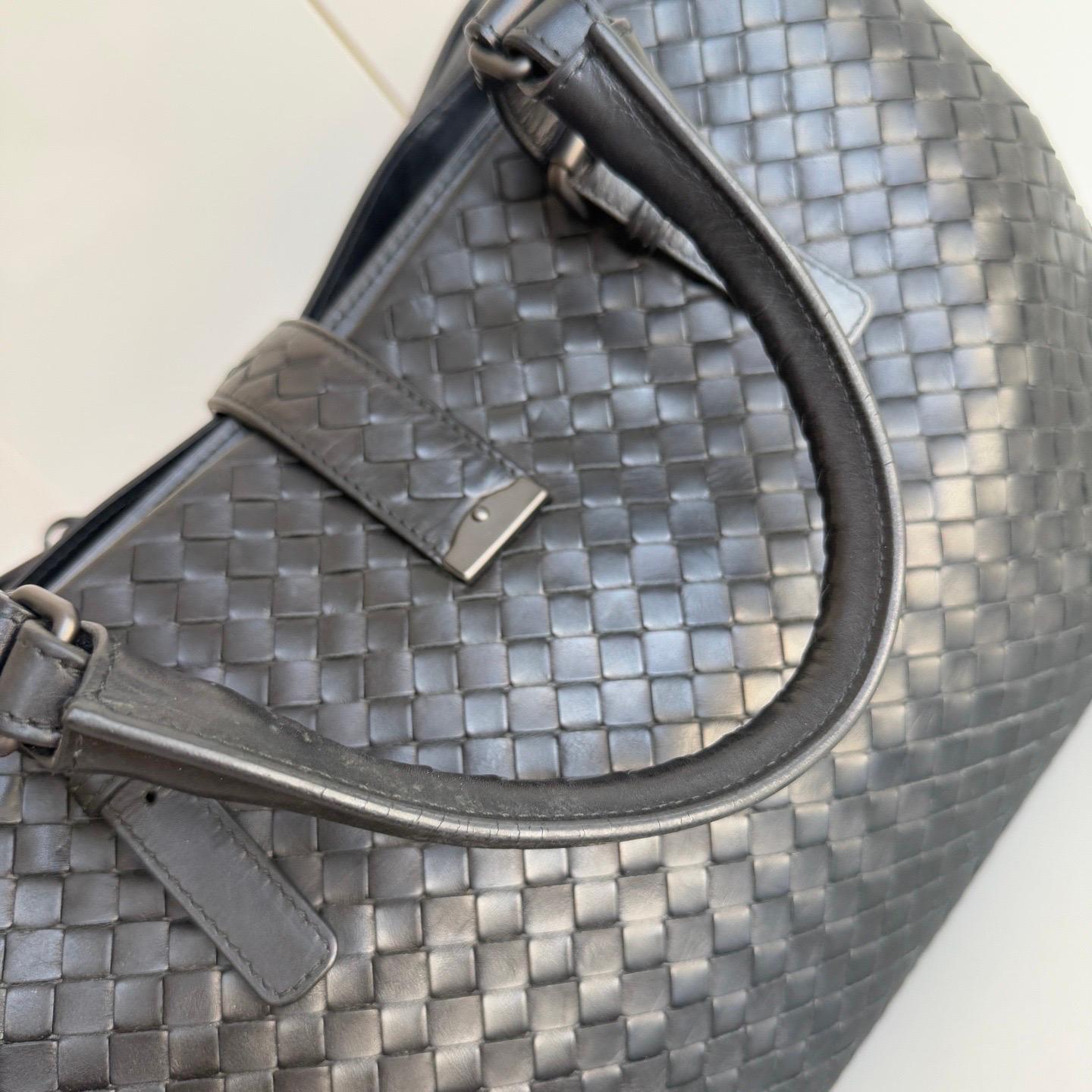Bottega Veneta Roma Sac à main Intrecciato Nappa Leather Black Large 35cm en vente 5