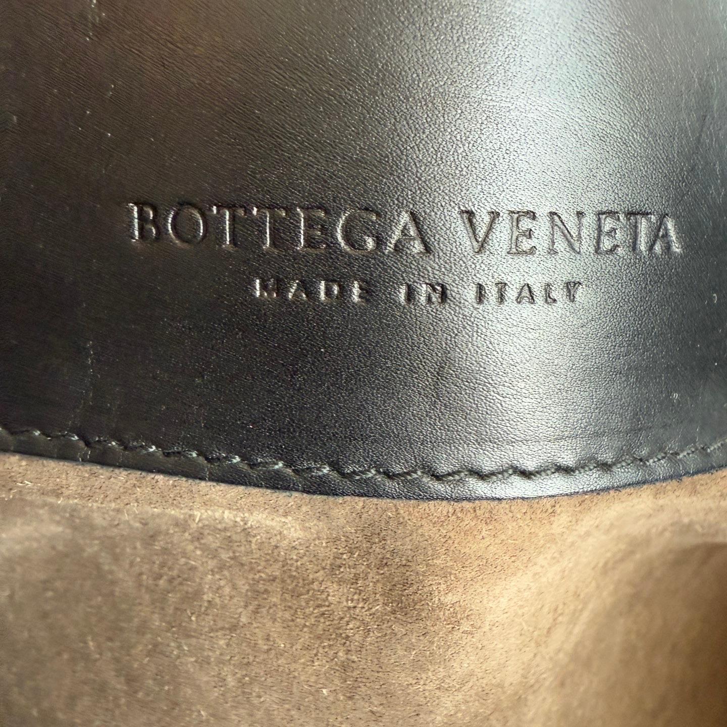 Bottega Veneta Roma Sac à main Intrecciato Nappa Leather Black Large 35cm en vente 8
