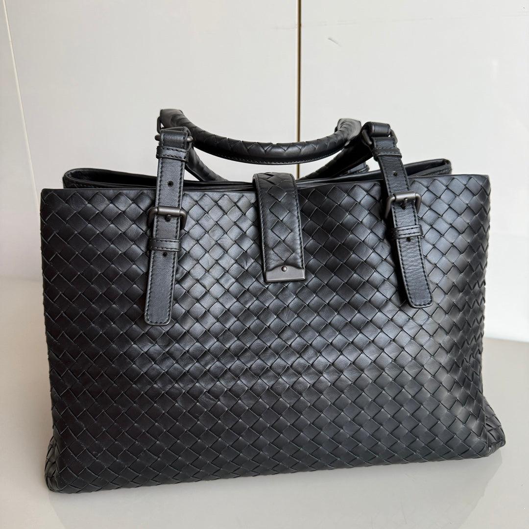 Bottega Veneta Roma Handbag Bag Intrecciato Nappa Leather Black Large 35cm
 These are professional photos of the actual bag.
 This Bottega Veneta Roma Bag is an exceptional piece of luxury, crafted from iconic dark brown leather with the instantly