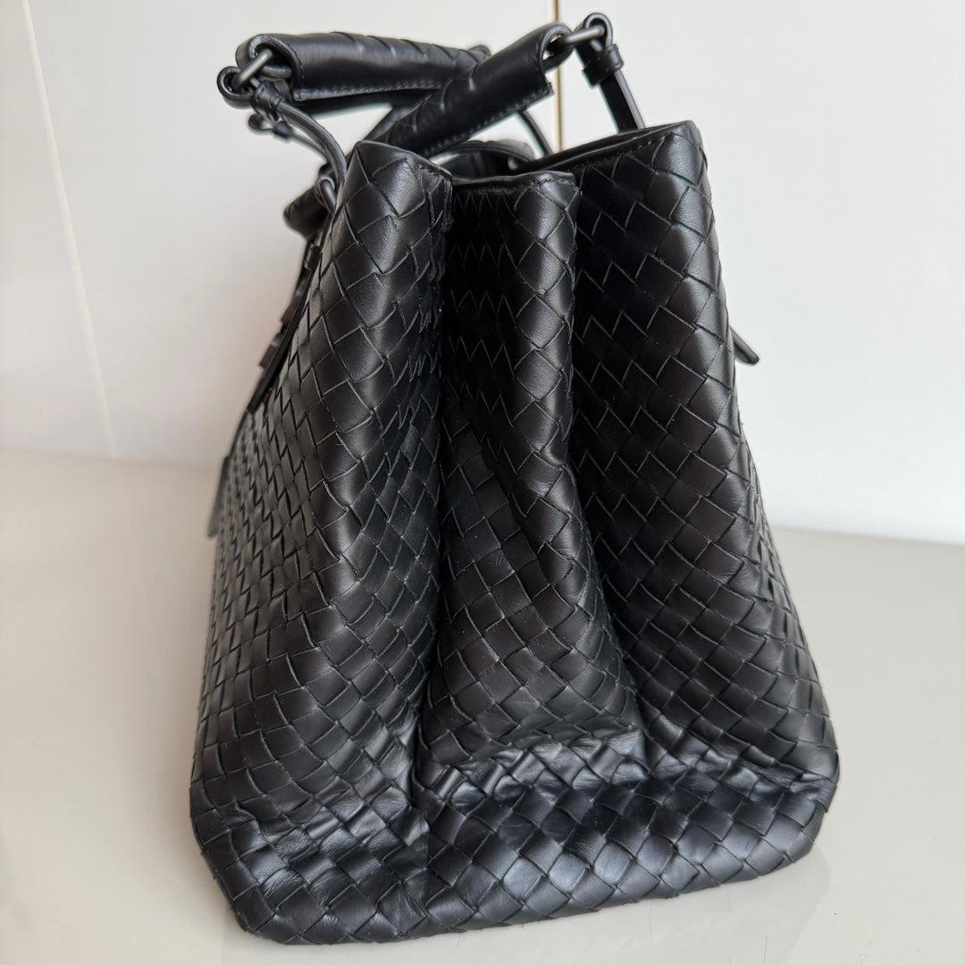 Bottega Veneta Roma Handbag Bag Intrecciato Nappa Leather Black Large 35cm In Excellent Condition In AUBERVILLIERS, FR
