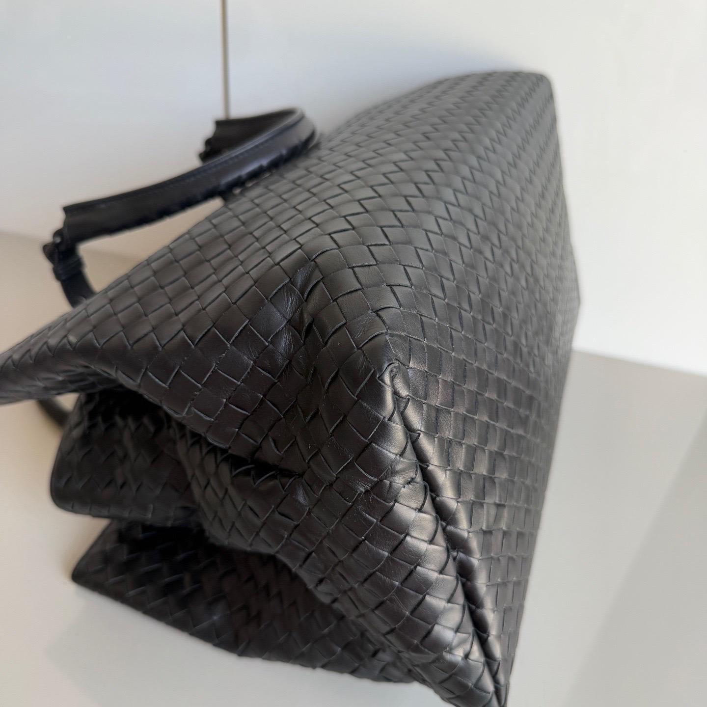 Bottega Veneta Roma Sac à main Intrecciato Nappa Leather Black Large 35cm en vente 2