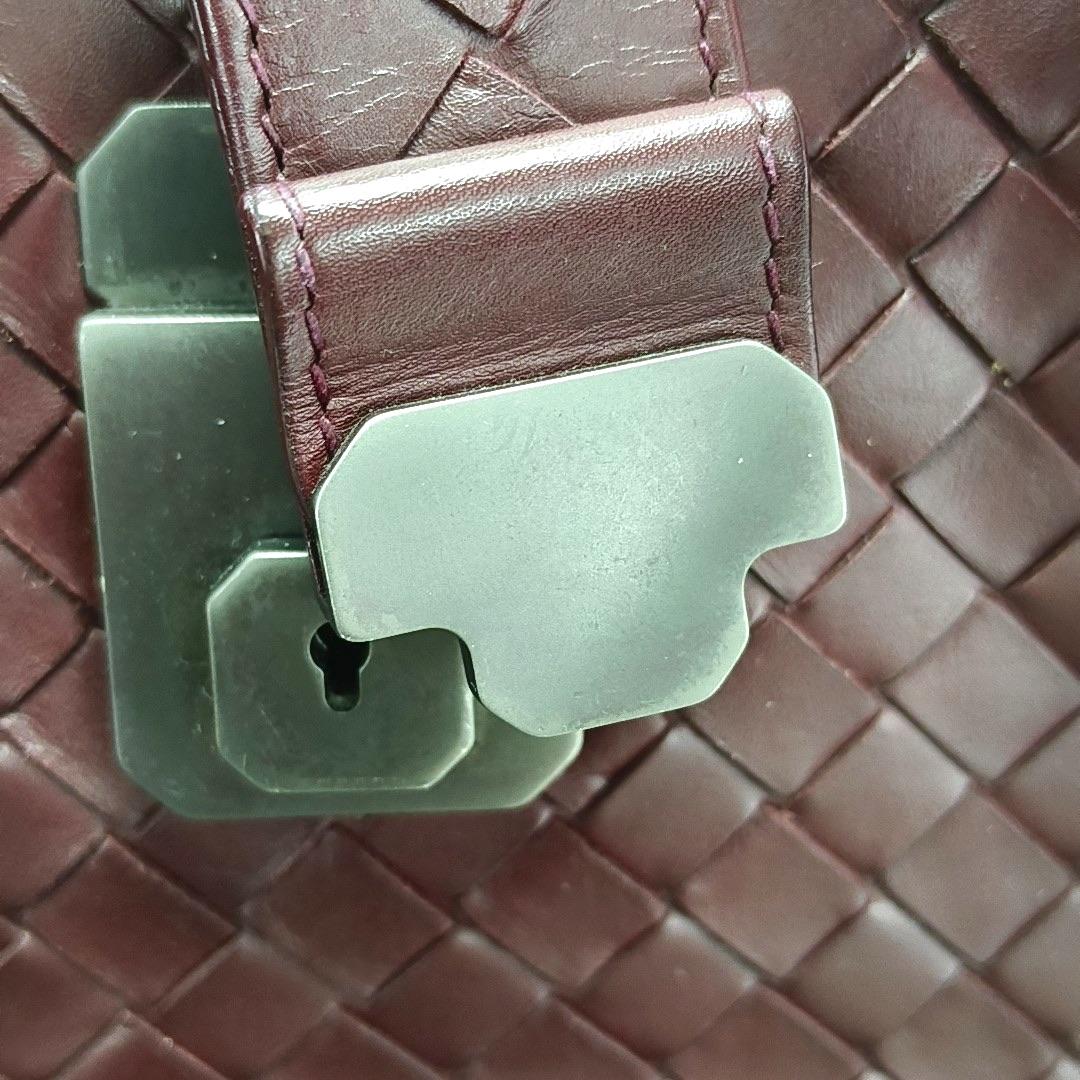 Bottega Veneta Roma Sac à main Intrecciato Nappa Leather Burgundy Medium 30cm en vente 3