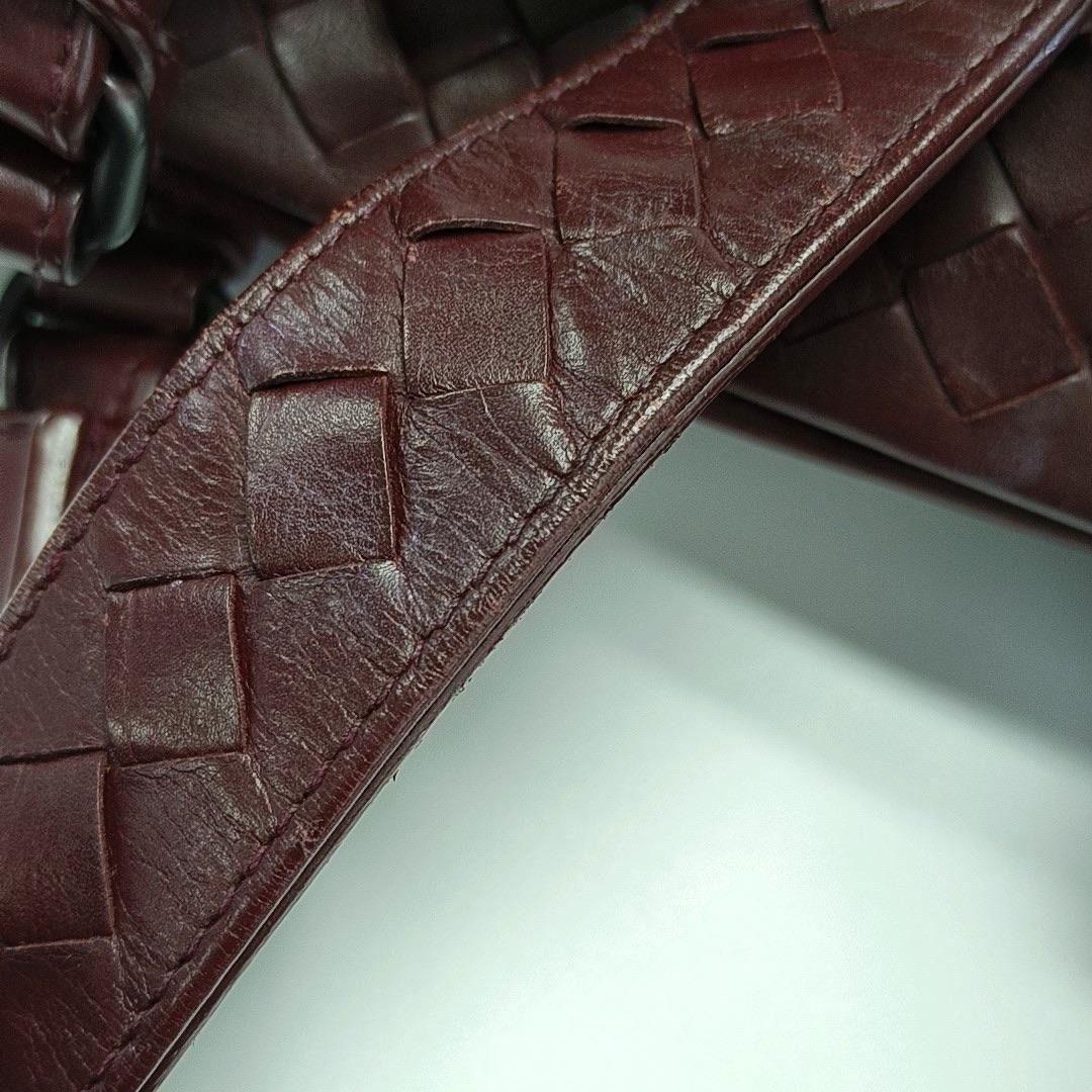 Bottega Veneta Roma Sac à main Intrecciato Nappa Leather Burgundy Medium 30cm en vente 4