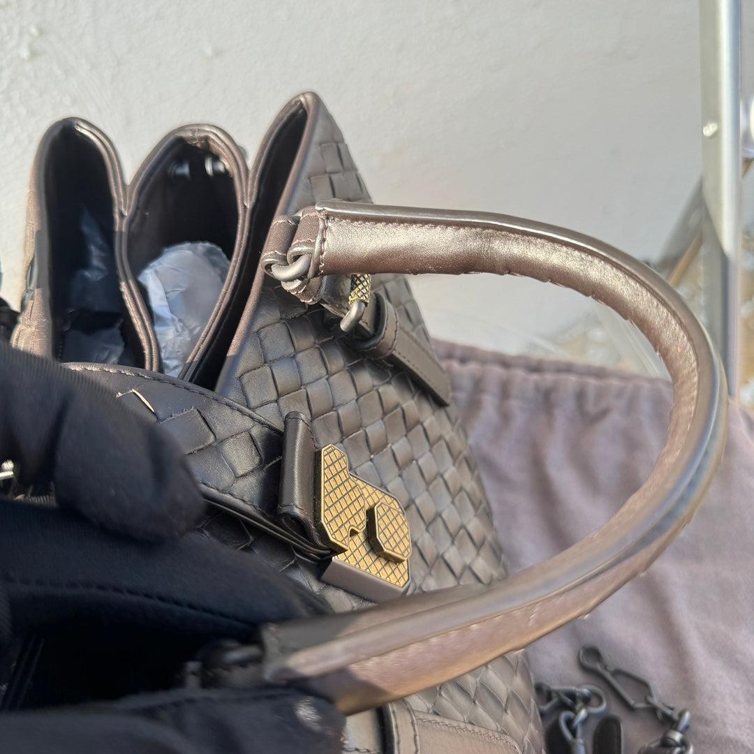 Bottega Veneta Roma Bolso Bolso Intrecciato Nappa Piel Marrón Chocolate Pequeño en venta 2