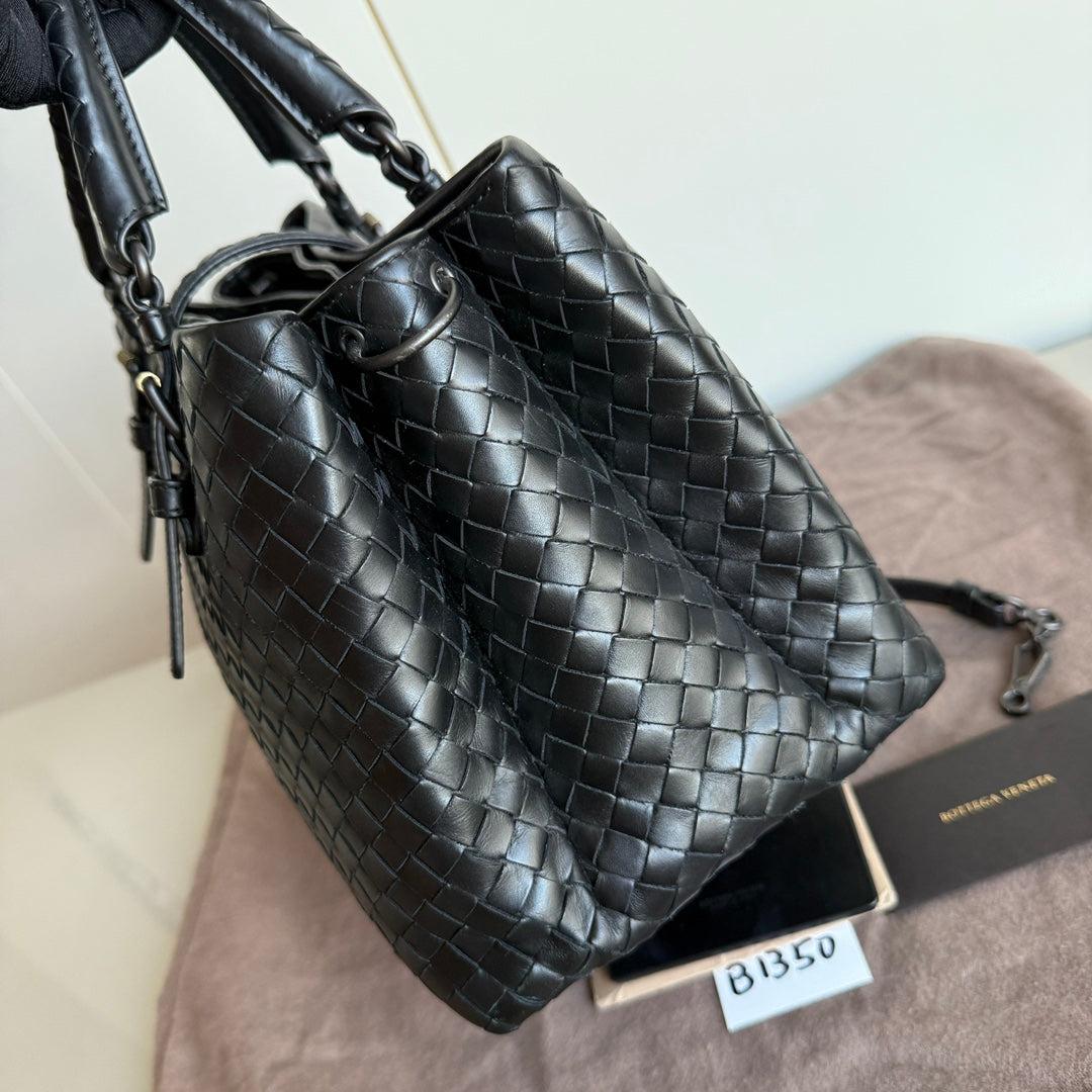 Bottega Veneta Roma Handbag Intrecciato Nappa Leather Black Small 30cm In Excellent Condition In AUBERVILLIERS, FR