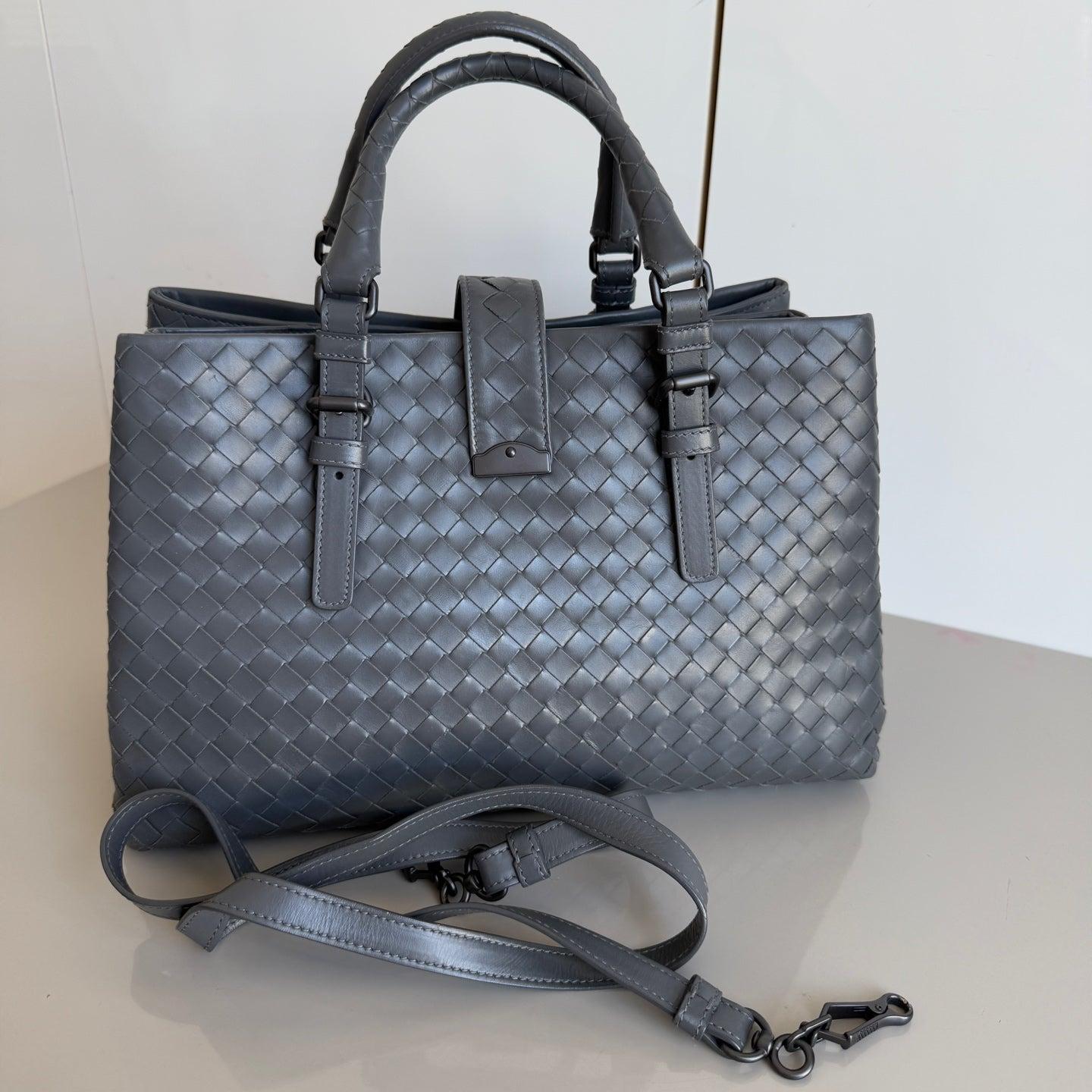 CONDITION: EXCELLENT
 Cracks on the wax along the edges. 
 DETAILS
 
 
 BOTTEGA VENETA 
 ROMA 
 Shoulder bag
 Calfskin Leather
 Grey
 Size: Small
 Width 30cm x Height 19cm x Depth 18cm