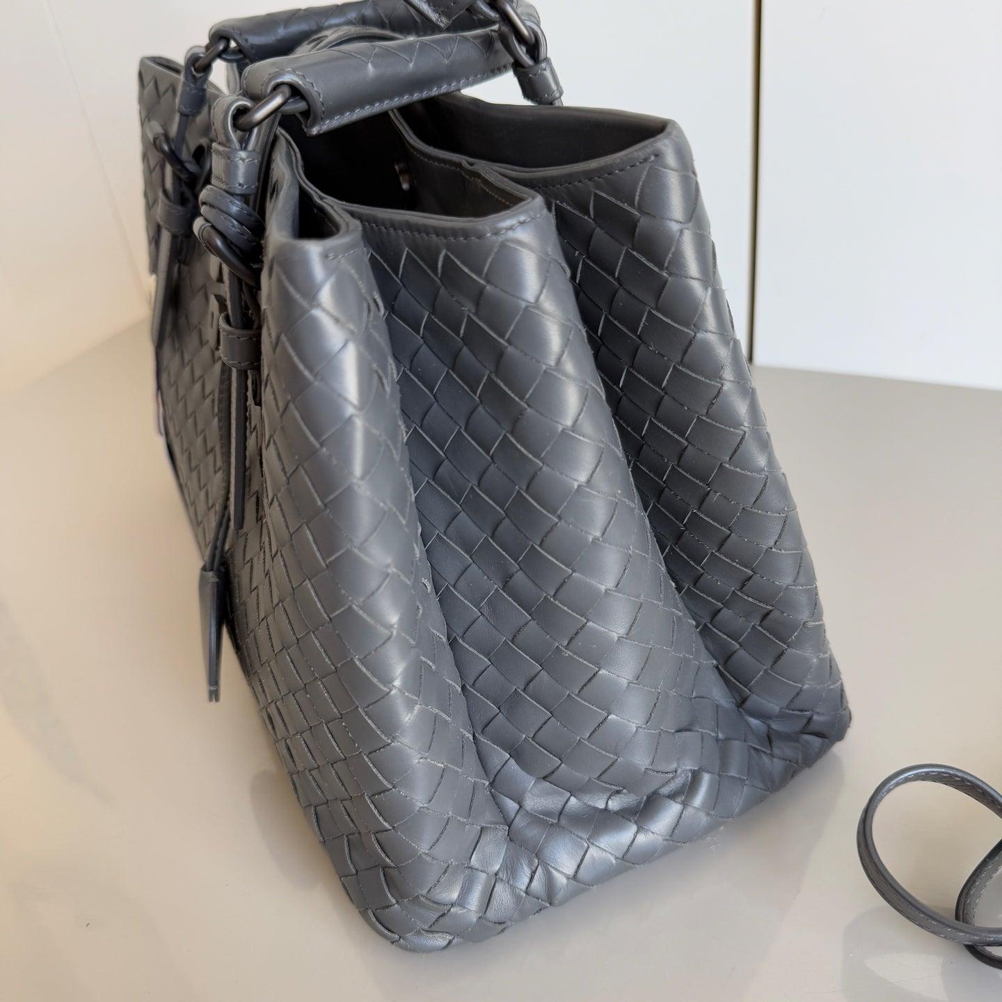 Bottega Veneta Roma Handbag Intrecciato Nappa Leather Grey Small 30cm In Excellent Condition For Sale In AUBERVILLIERS, FR
