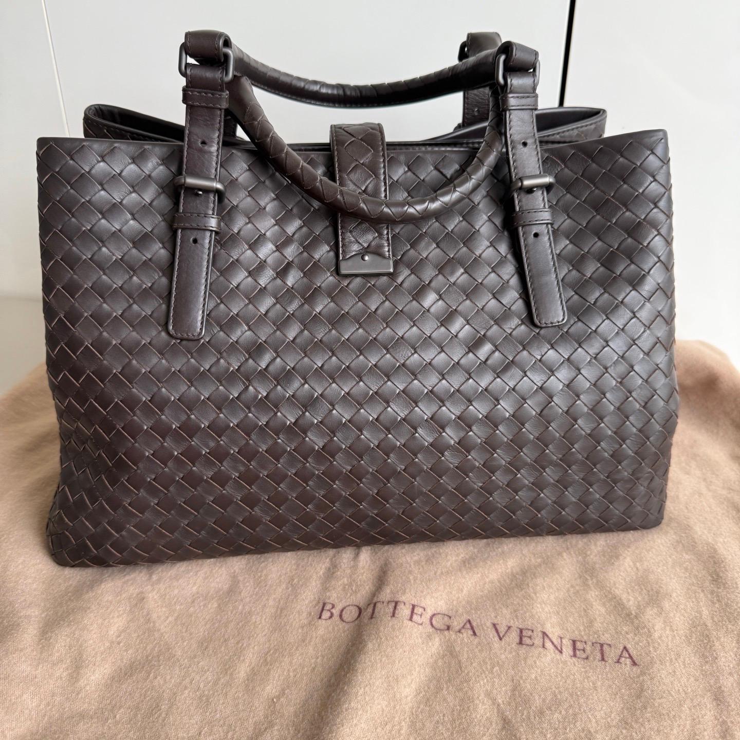 Black Bottega Veneta Roma Large Intrecciato Nappa Leather Chocolate Brown 35cm