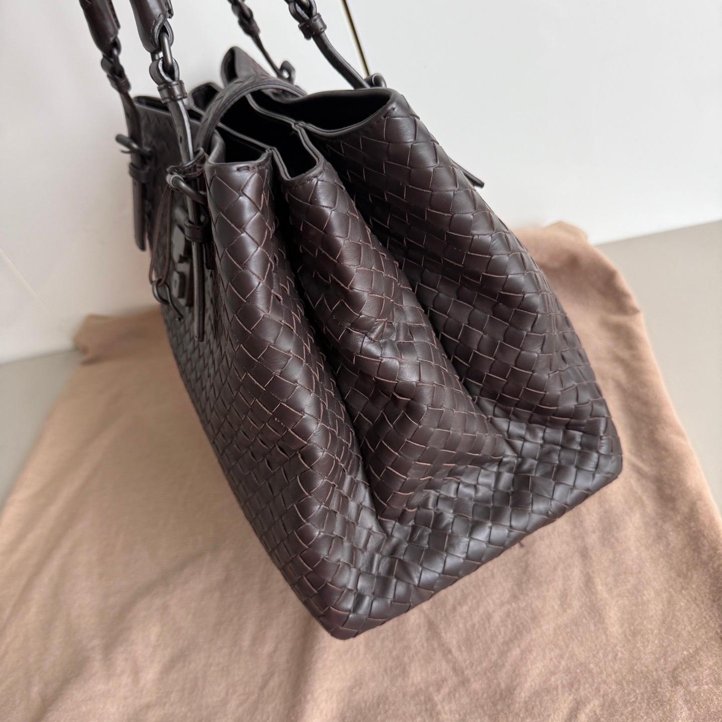 Bottega Veneta Roma Large Intrecciato Nappa Leather Chocolate Brown 35cm 1